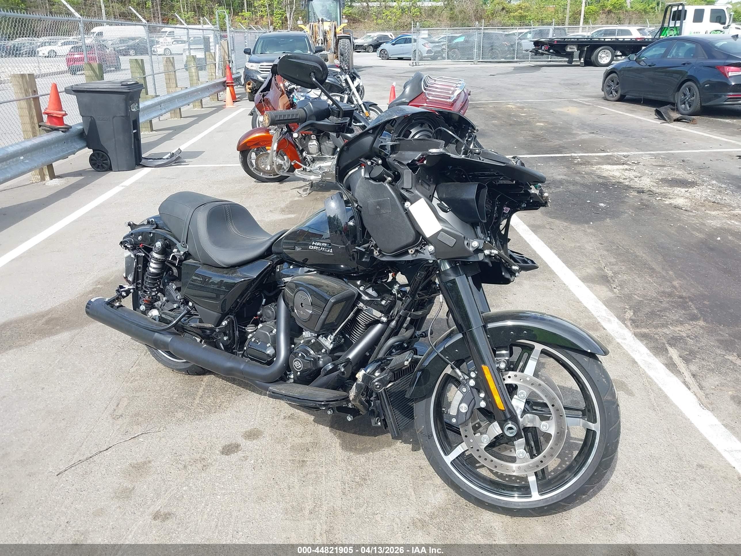 2026 Harley-Davidson FLTRX VIN 1HD1KH710TB607776 — IAAI salvage auction photo