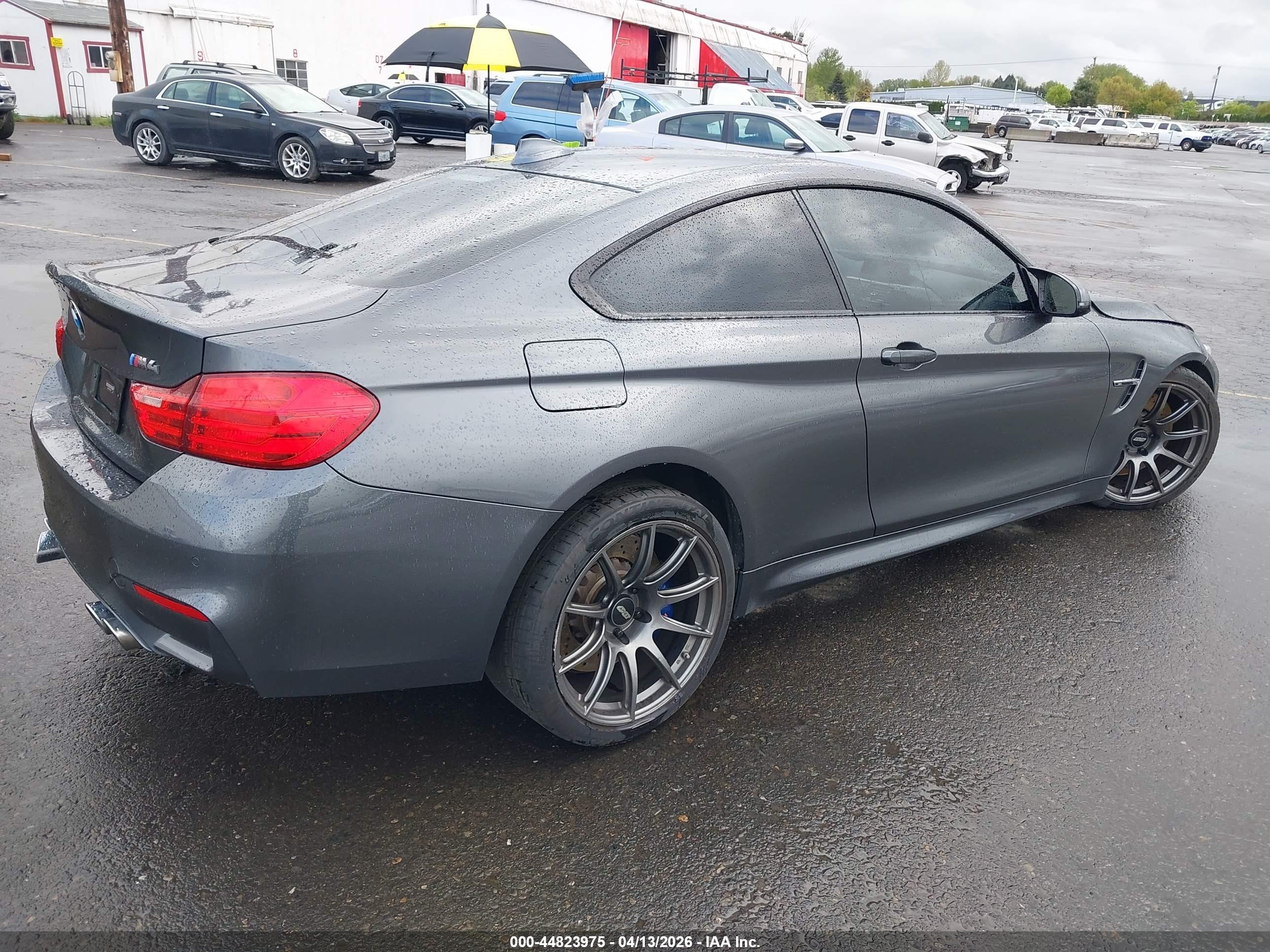 2015 BMW M4 VIN WBS3R9C52FK331926 IAAI salvage auction — Side, Salvage (Oregon), sold $14,250 on 2026-07-09 (photo 4)