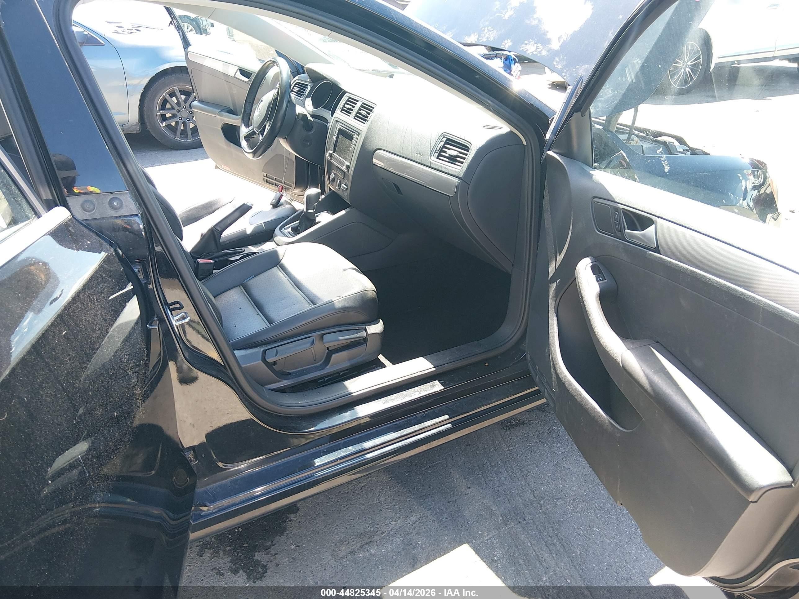 2017 Volkswagen Jetta VIN 3VWDB7AJ0HM404577 IAAI salvage auction — Side, Salvage (Idaho), sold $3,900 on 2026-07-09 (photo 5)