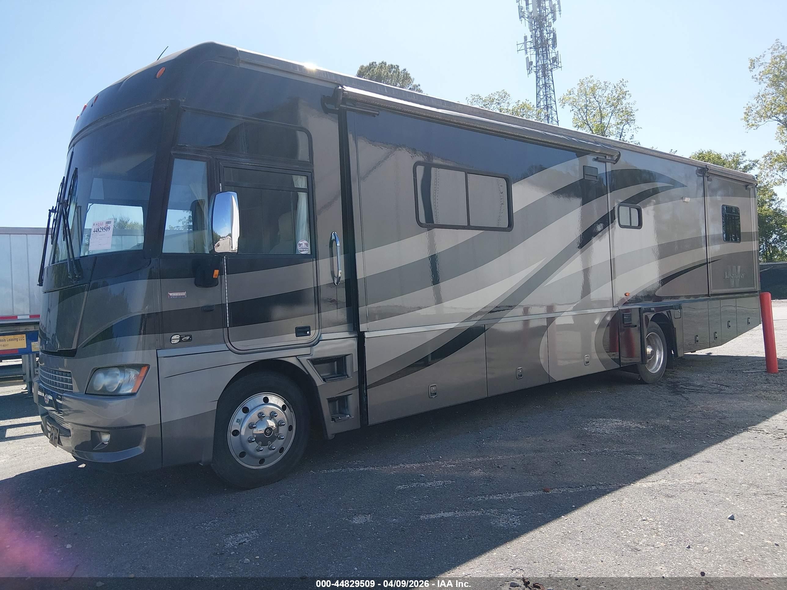2007 Workhorse custom chassis All other VIN 5B4MPA7G173422458 IAAI salvage auction — Side, Clear (Florida), sold $6,100 on 2026-04-15 (photo 4)