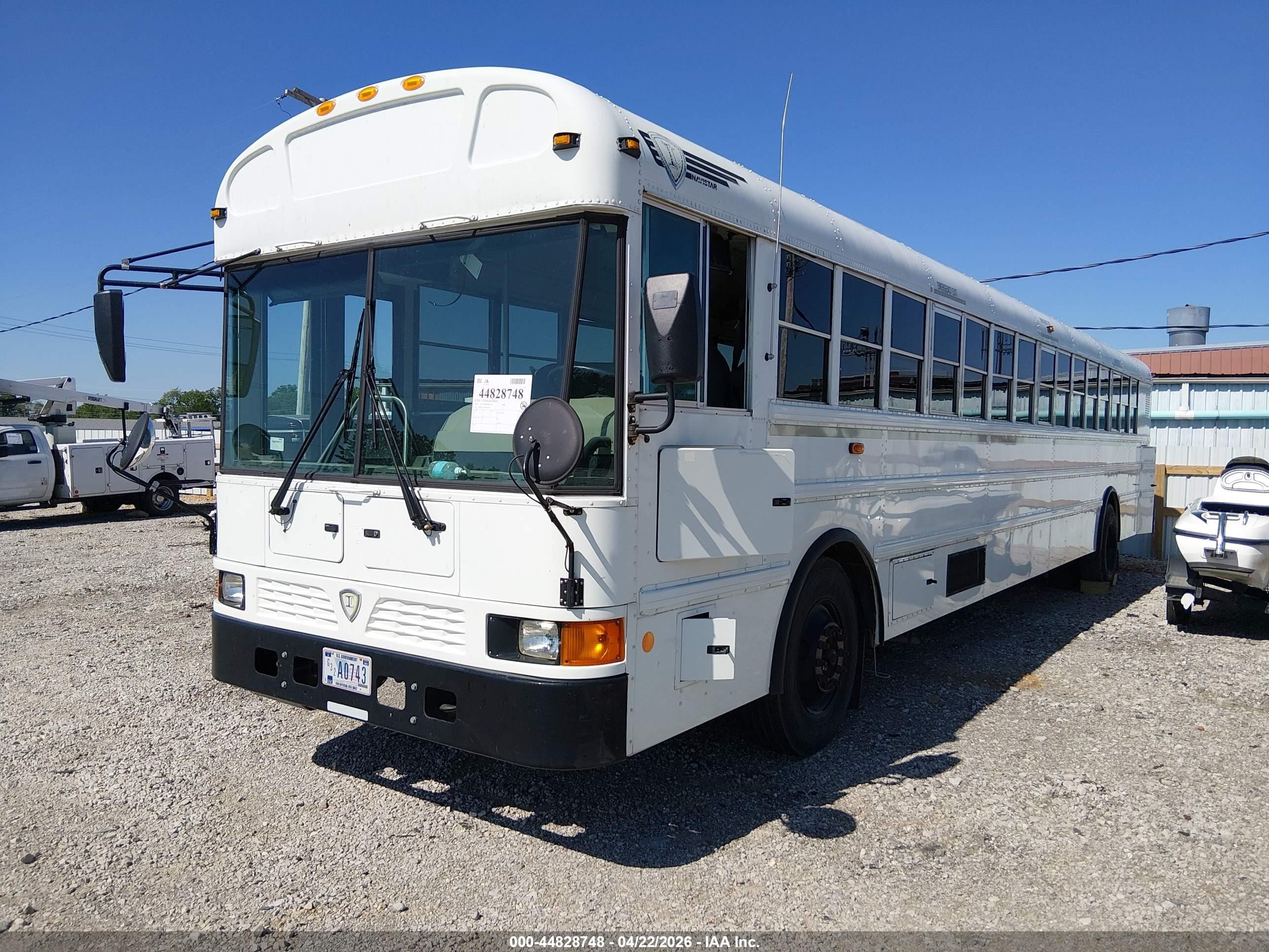 2016 Ic corporation 3000 VIN 4DRBXAAN0GB201637 IAAI salvage auction — Normal Wear, SF97 (Kentucky), sold $3,100 on 2026-05-20 (photo 2)