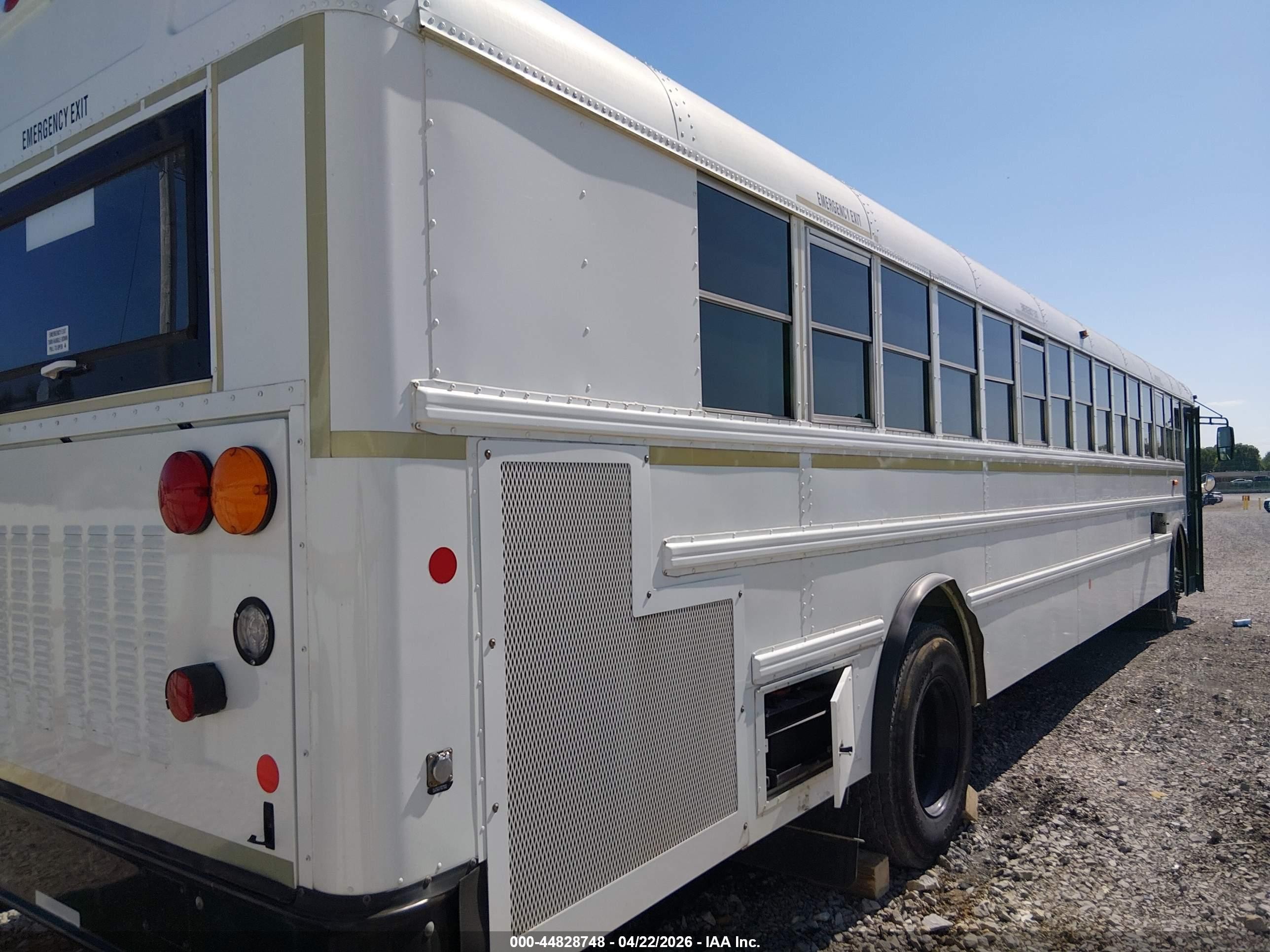 2016 Ic corporation 3000 VIN 4DRBXAAN0GB201637 IAAI salvage auction — Normal Wear, SF97 (Kentucky), sold $3,100 on 2026-05-20 (photo 4)