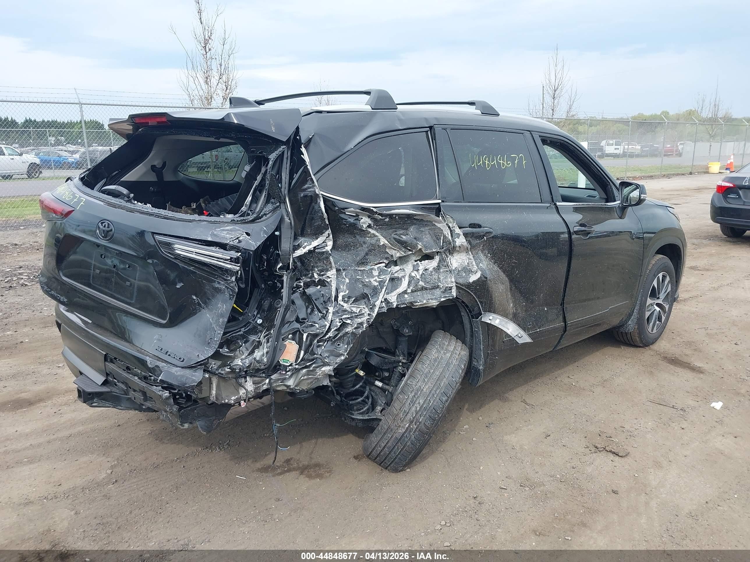 2026 Toyota Highlander VIN 5TDKDRBH2TS602209 IAAI salvage auction — Rear End, Salvage - Greater Than 75% (Maryland), sold $11,300 on 2026-07-10 (photo 4)