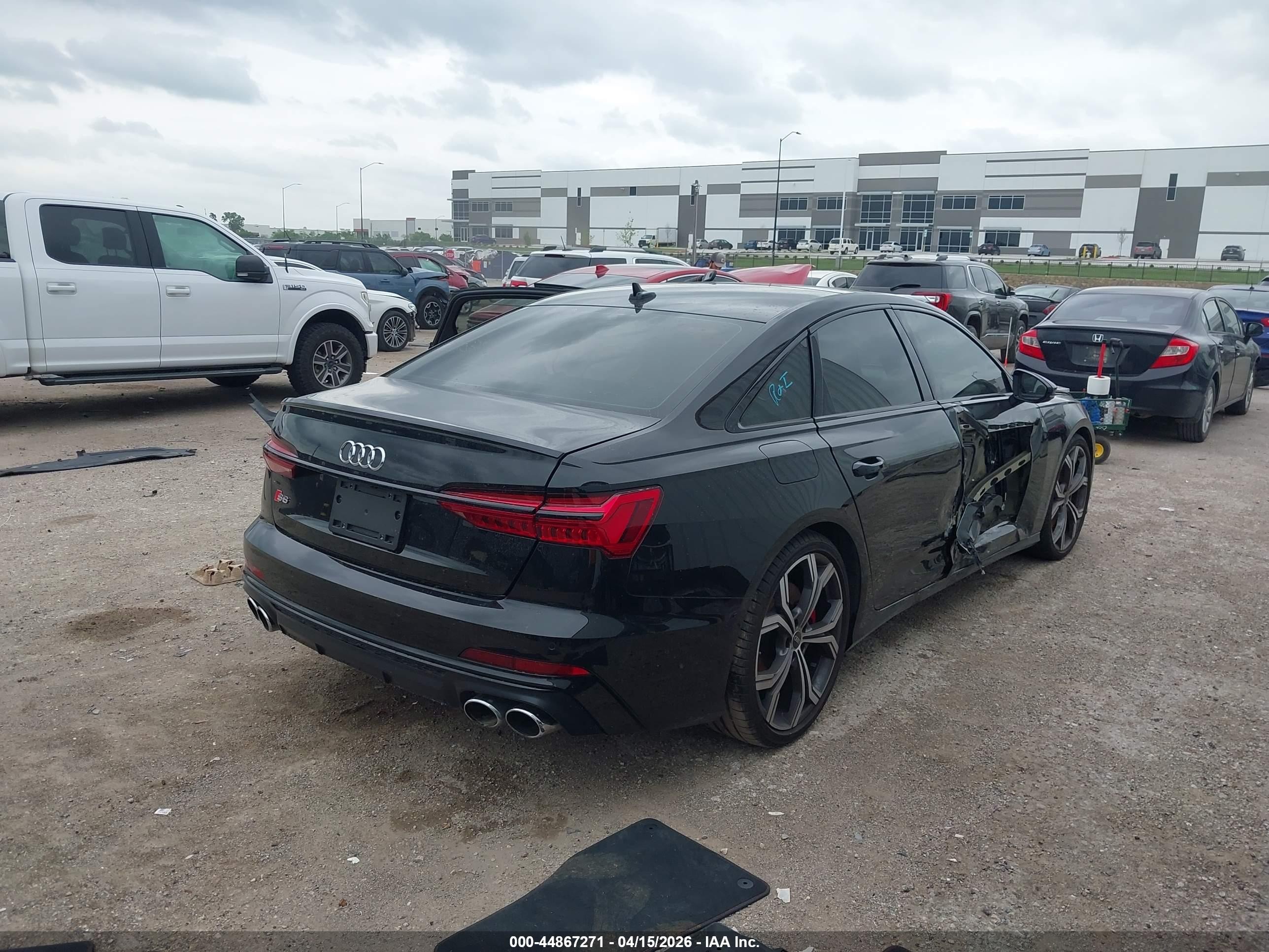 2025 Audi S6 VIN WAUEFBF26SN046315 IAAI salvage auction — Side, Original (Texas), sold $31,500 on 2026-05-26 (photo 4)