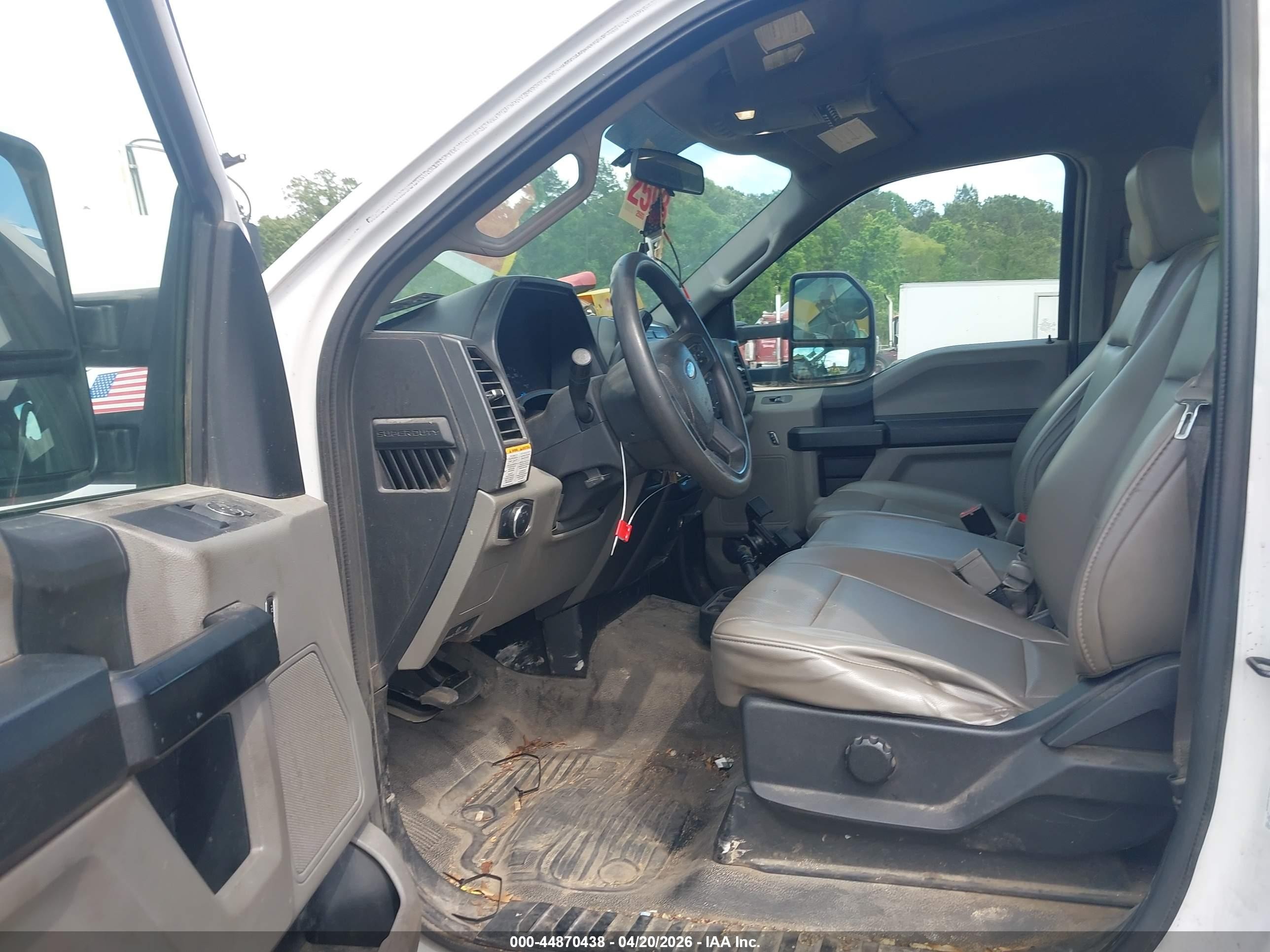 2019 Ford F-550 chassis VIN 1FDUF5GY1KEE76395 IAAI salvage auction — Normal Wear, Clear (Mississippi), sold $11,500 on 2026-07-01 (photo 6)