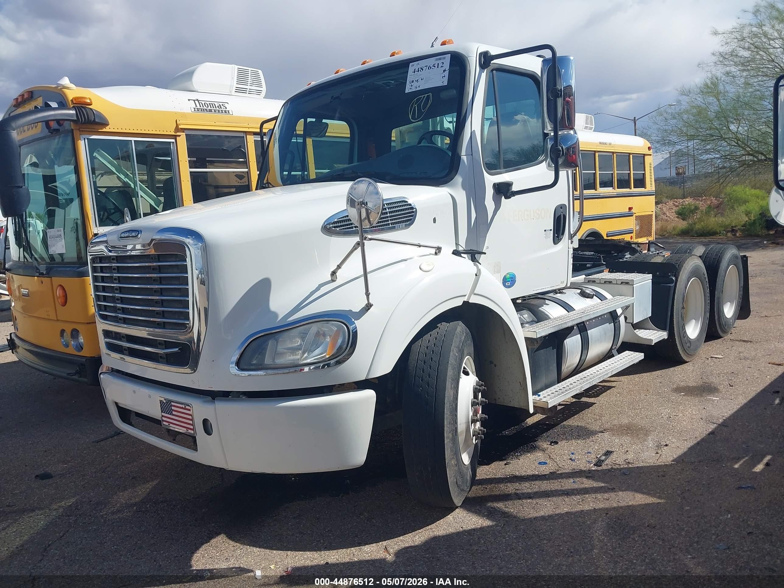 2014 Freightliner M2 VIN 1FUJC5DV6EHFZ4063 IAAI salvage auction — Unknown, Clear (Wisconsin), sold $8,900 on 2026-07-09 (photo 2)
