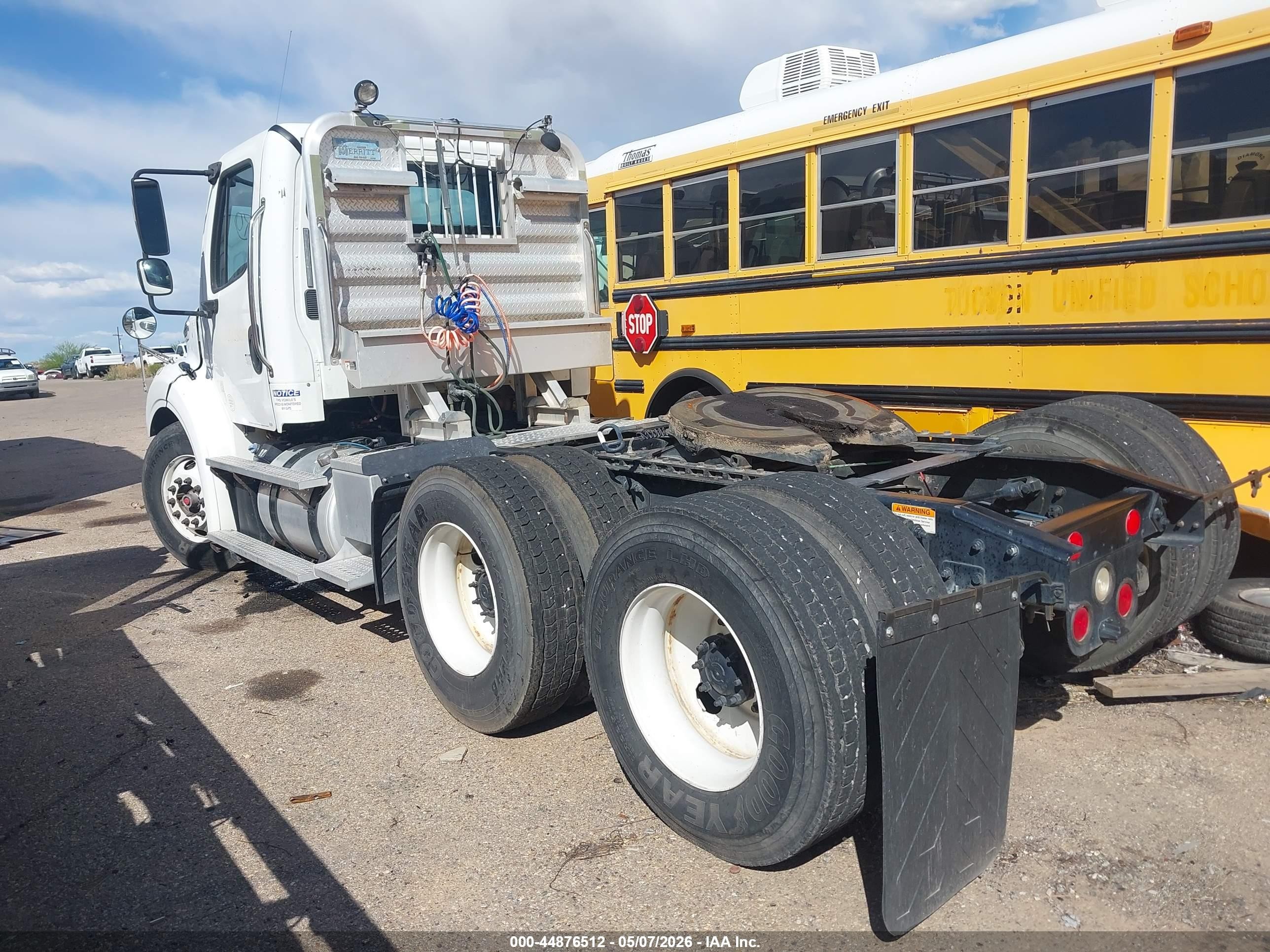 2014 Freightliner M2 VIN 1FUJC5DV6EHFZ4063 IAAI salvage auction — Unknown, Clear (Wisconsin), sold $8,900 on 2026-07-09 (photo 3)