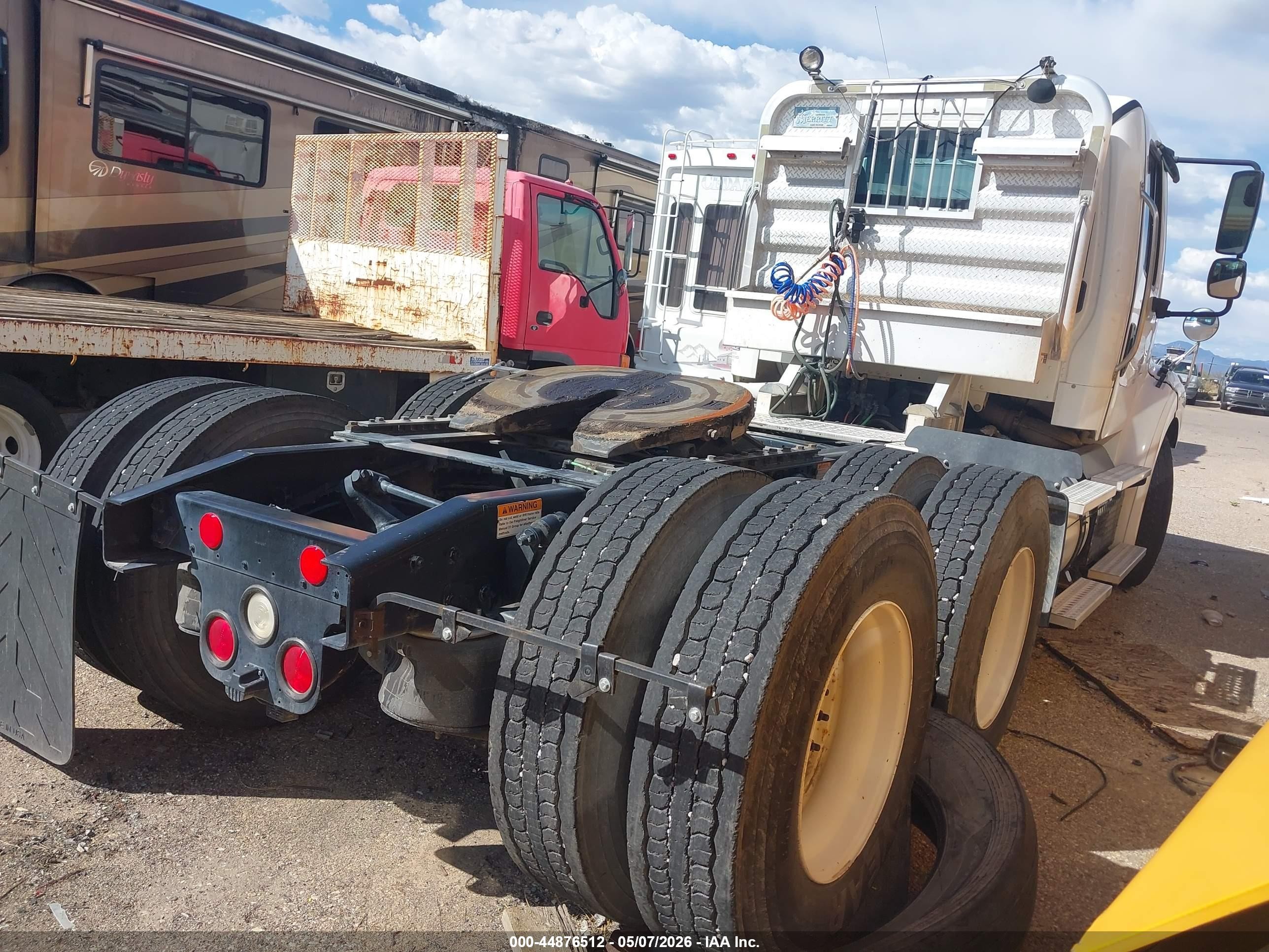 2014 Freightliner M2 VIN 1FUJC5DV6EHFZ4063 IAAI salvage auction — Unknown, Clear (Wisconsin), sold $8,900 on 2026-07-09 (photo 4)