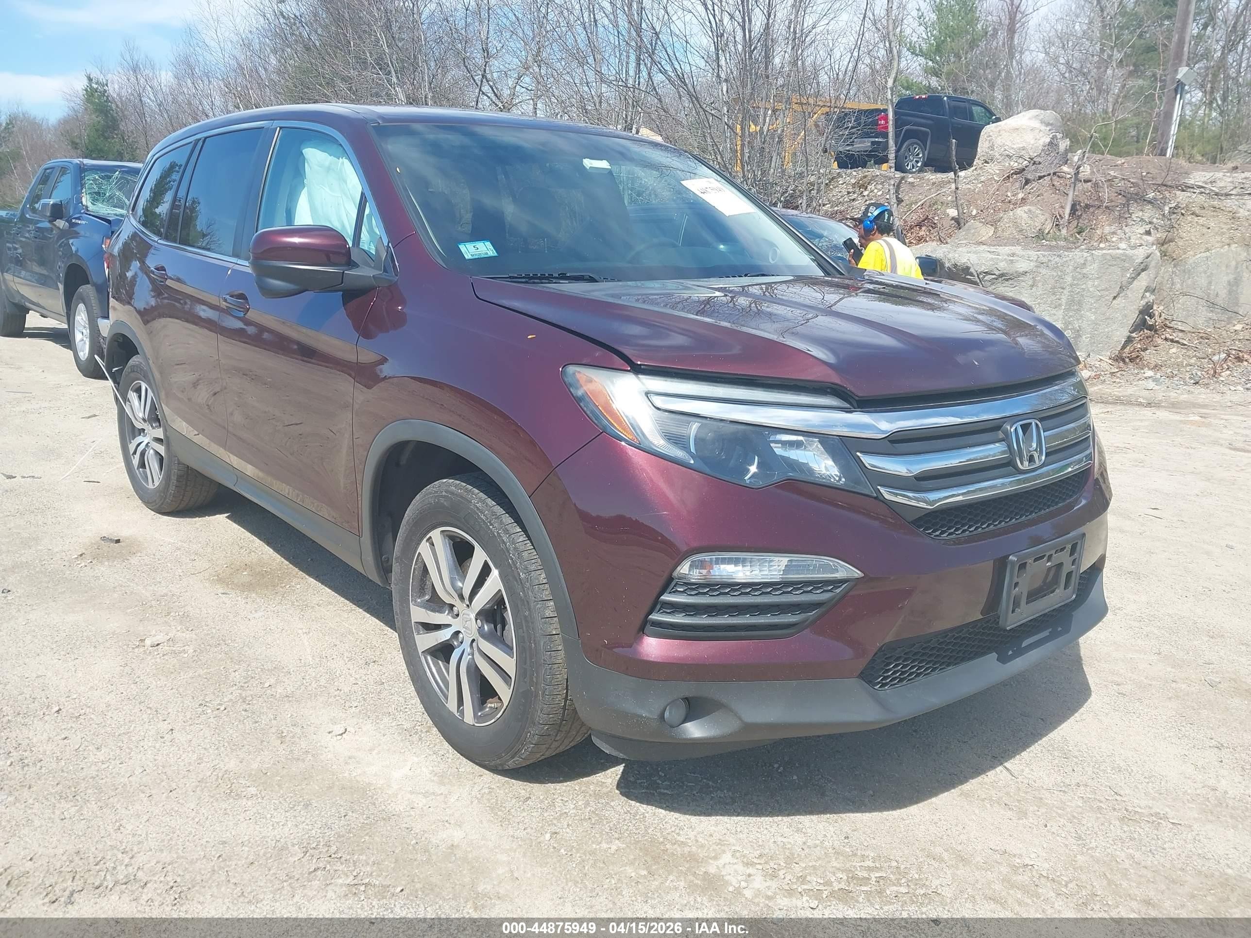 2017 Honda Pilot VIN 5FNYF6H38HB067980 — IAAI salvage auction photo