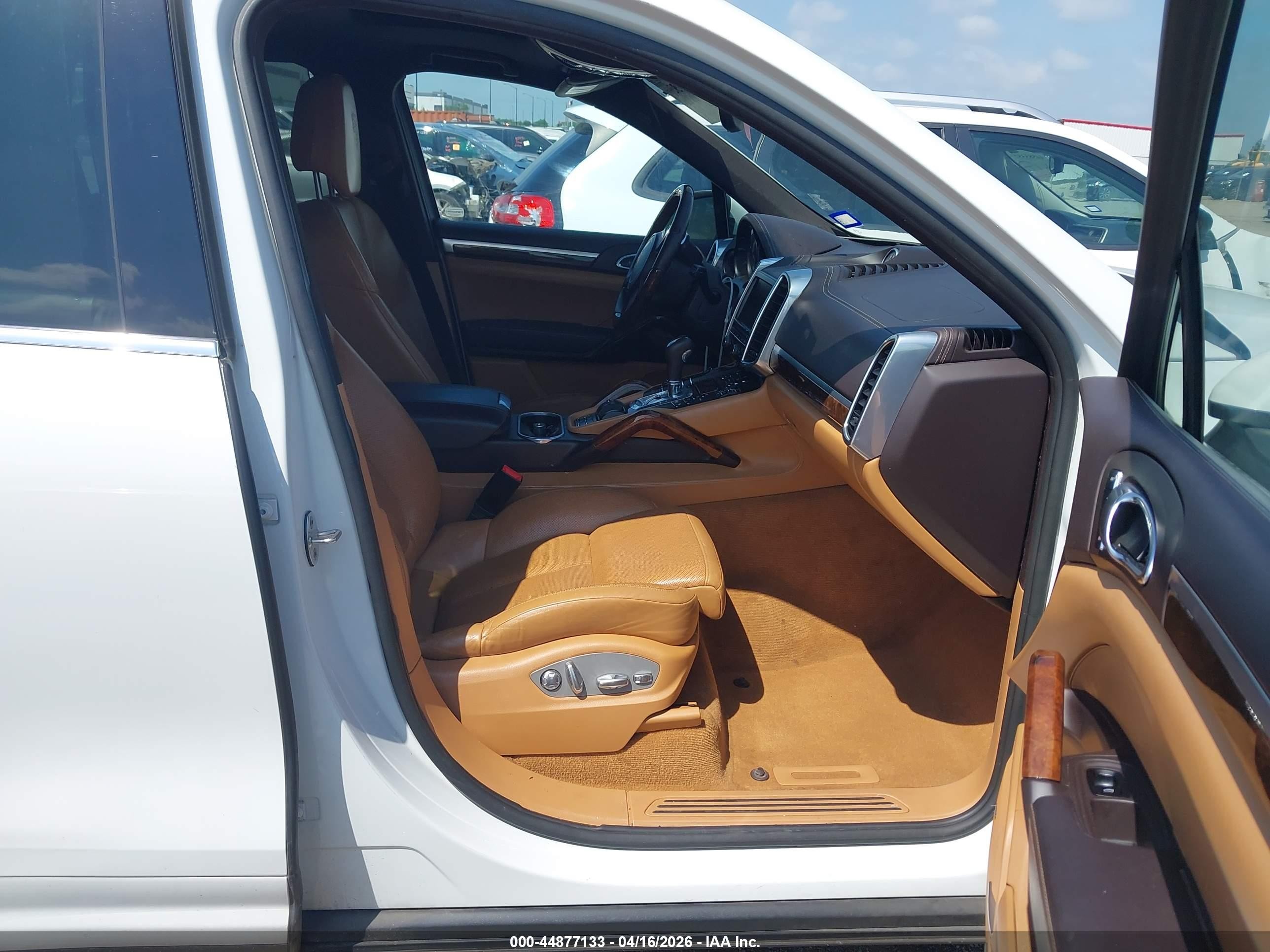 2012 Porsche Cayenne VIN WP1AA2A25CLA09629 IAAI salvage auction — Top/Roof, Original (Texas), sold $2,700 on 2026-06-30 (photo 5)