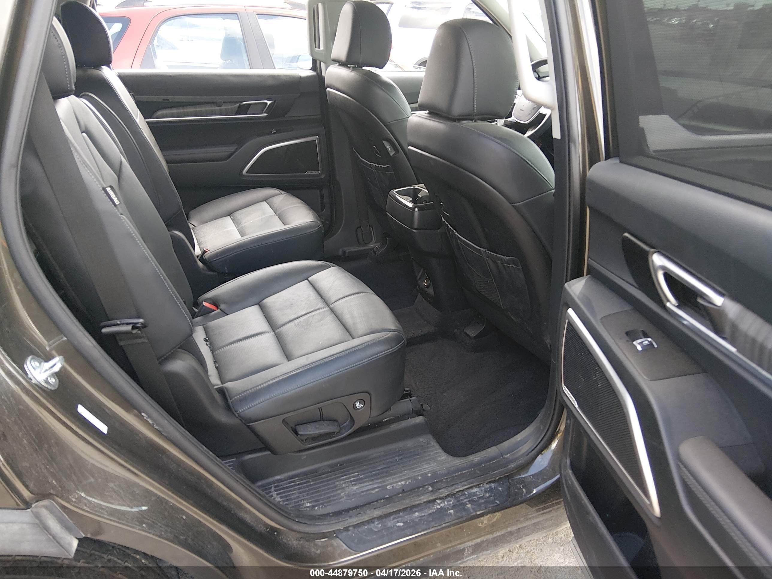 2025 Kia Telluride VIN 5XYP3DGC0SG637464 IAAI salvage auction — Theft, Salvage (Idaho), sold $17,300 on 2026-07-09 (photo 8)