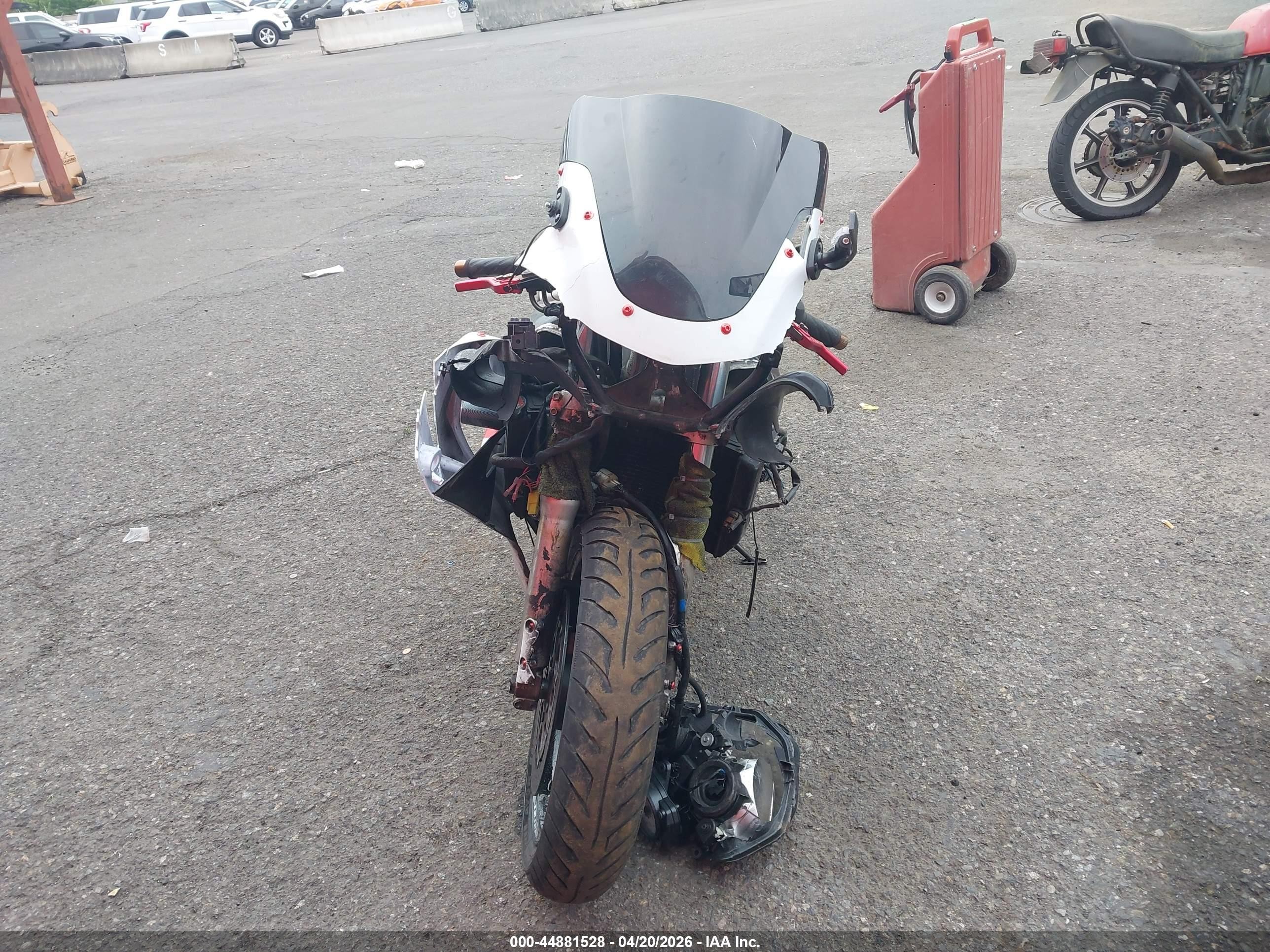 2001 Suzuki GSX-R600 VIN JS1GN7BA712100028 IAAI salvage auction — Unknown, Salvage (Oregon), sold $375 on 2026-07-09 (photo 5)
