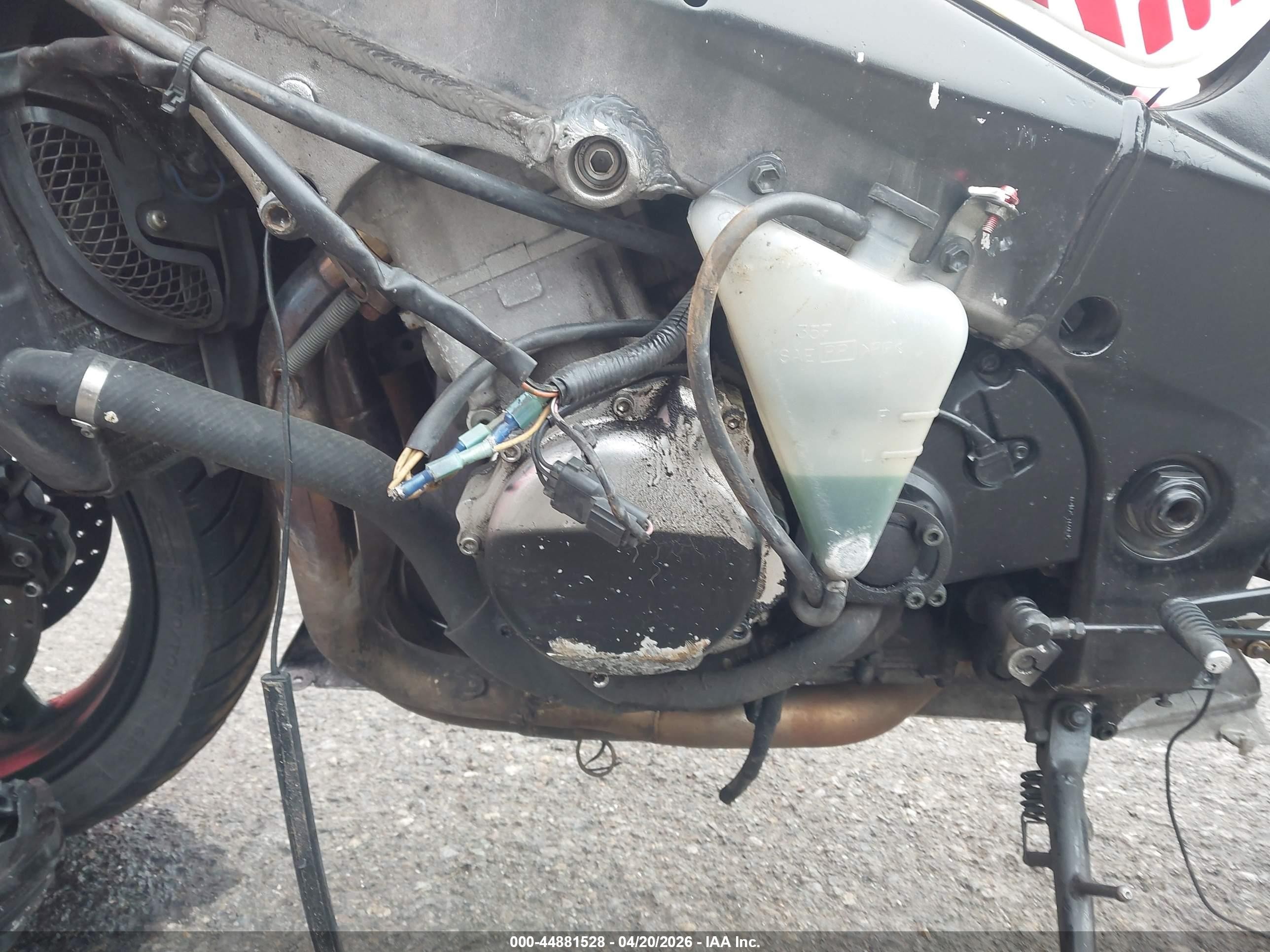 2001 Suzuki GSX-R600 VIN JS1GN7BA712100028 IAAI salvage auction — Unknown, Salvage (Oregon), sold $375 on 2026-07-09 (photo 9)