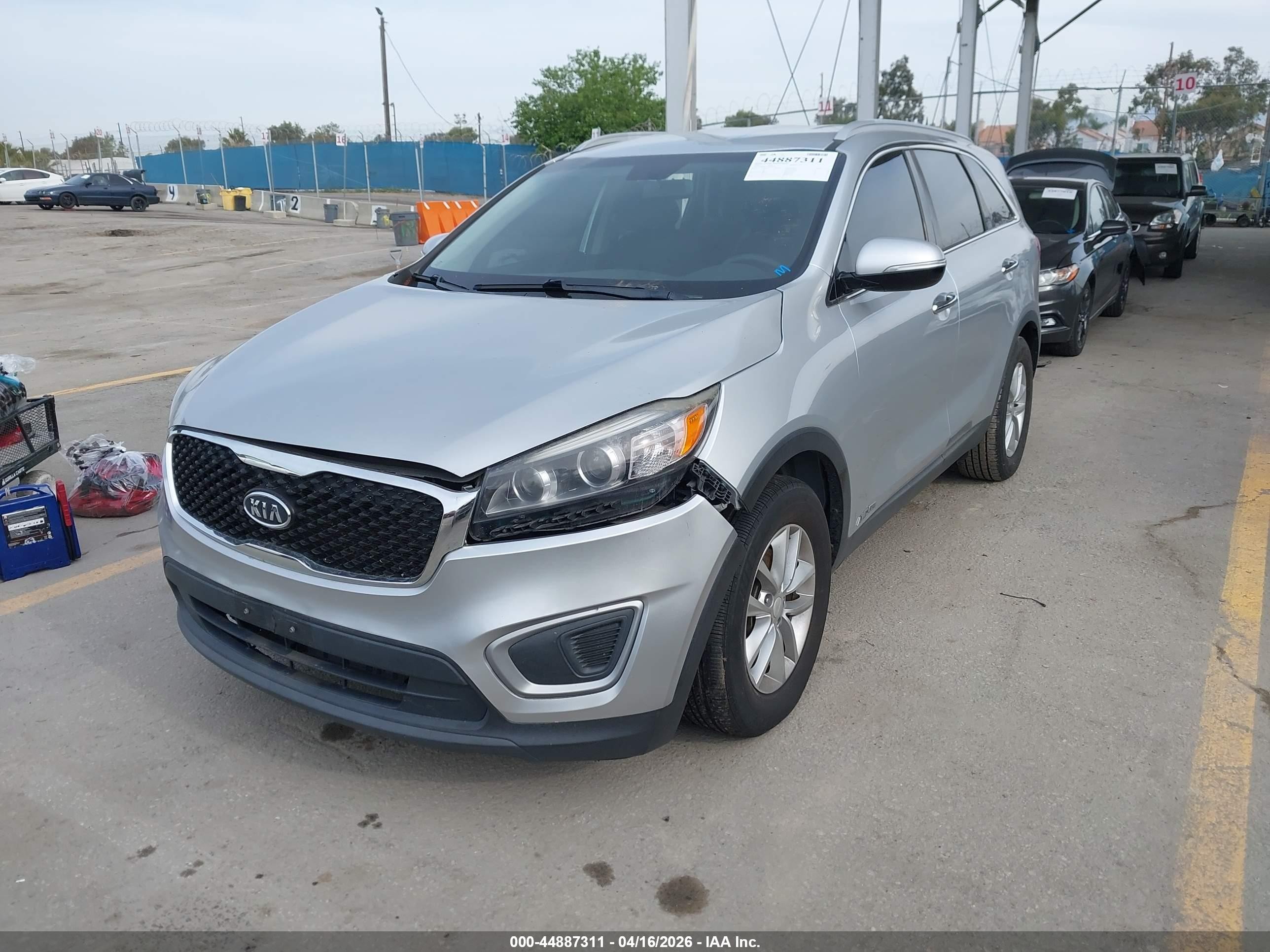 2018 Kia Sorento VIN 5XYPGDA55JG338954 IAAI salvage auction — Theft, Salvage Title - Dealer (California), sold $3,050 on 2026-07-10 (photo 2)
