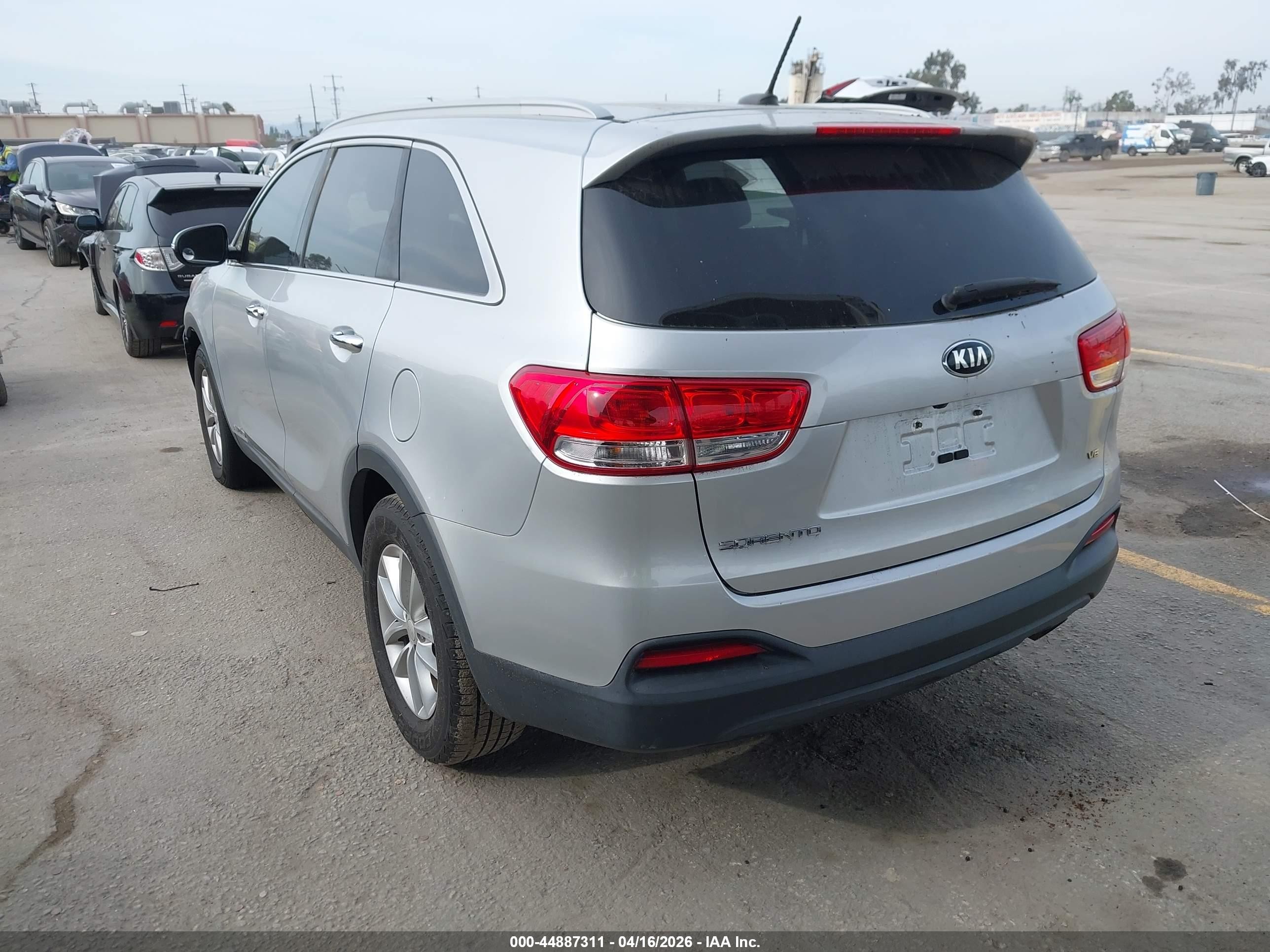 2018 Kia Sorento VIN 5XYPGDA55JG338954 IAAI salvage auction — Theft, Salvage Title - Dealer (California), sold $3,050 on 2026-07-10 (photo 3)