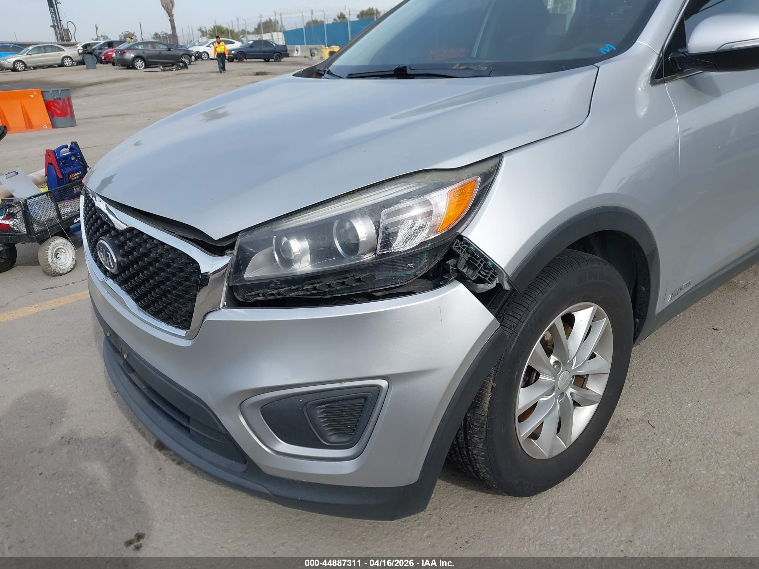 2018 Kia Sorento VIN 5XYPGDA55JG338954 IAAI salvage auction — Theft, Salvage Title - Dealer (California), sold $3,050 on 2026-07-10 (photo 6)