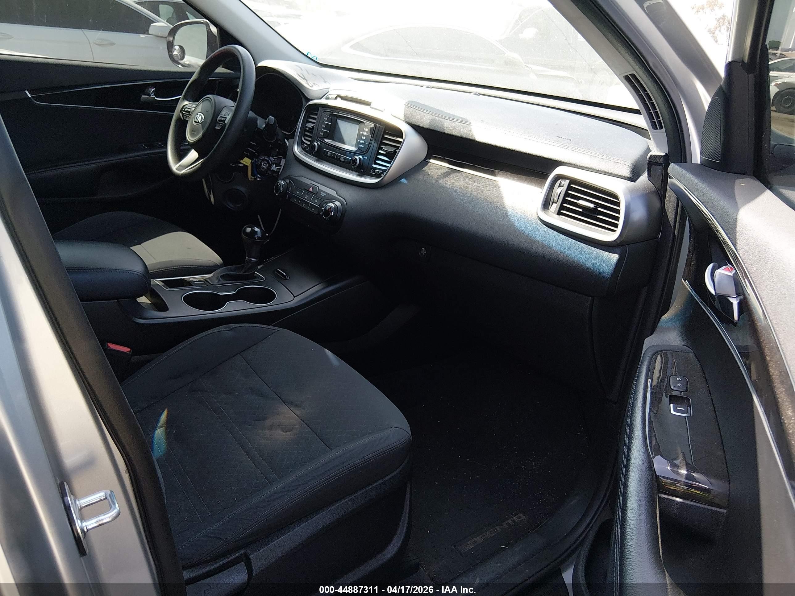 2018 Kia Sorento VIN 5XYPGDA55JG338954 IAAI salvage auction — Theft, Salvage Title - Dealer (California), sold $3,050 on 2026-07-10 (photo 5)