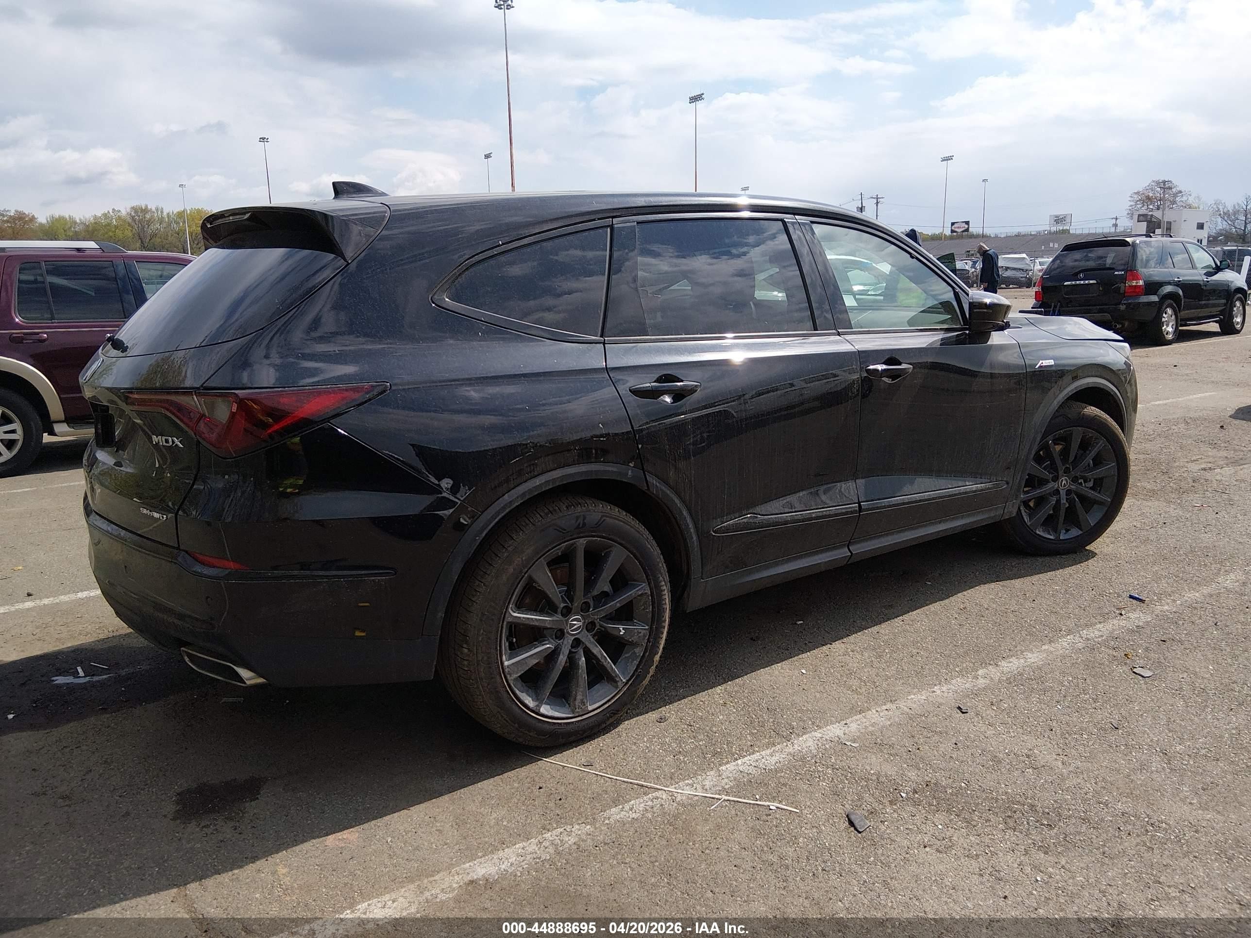 2026 Acura MDX VIN 5J8YE1H06TL013354 IAAI salvage auction — Theft, Salvage (New Jersey), sold $32,000 on 2026-07-05 (photo 4)