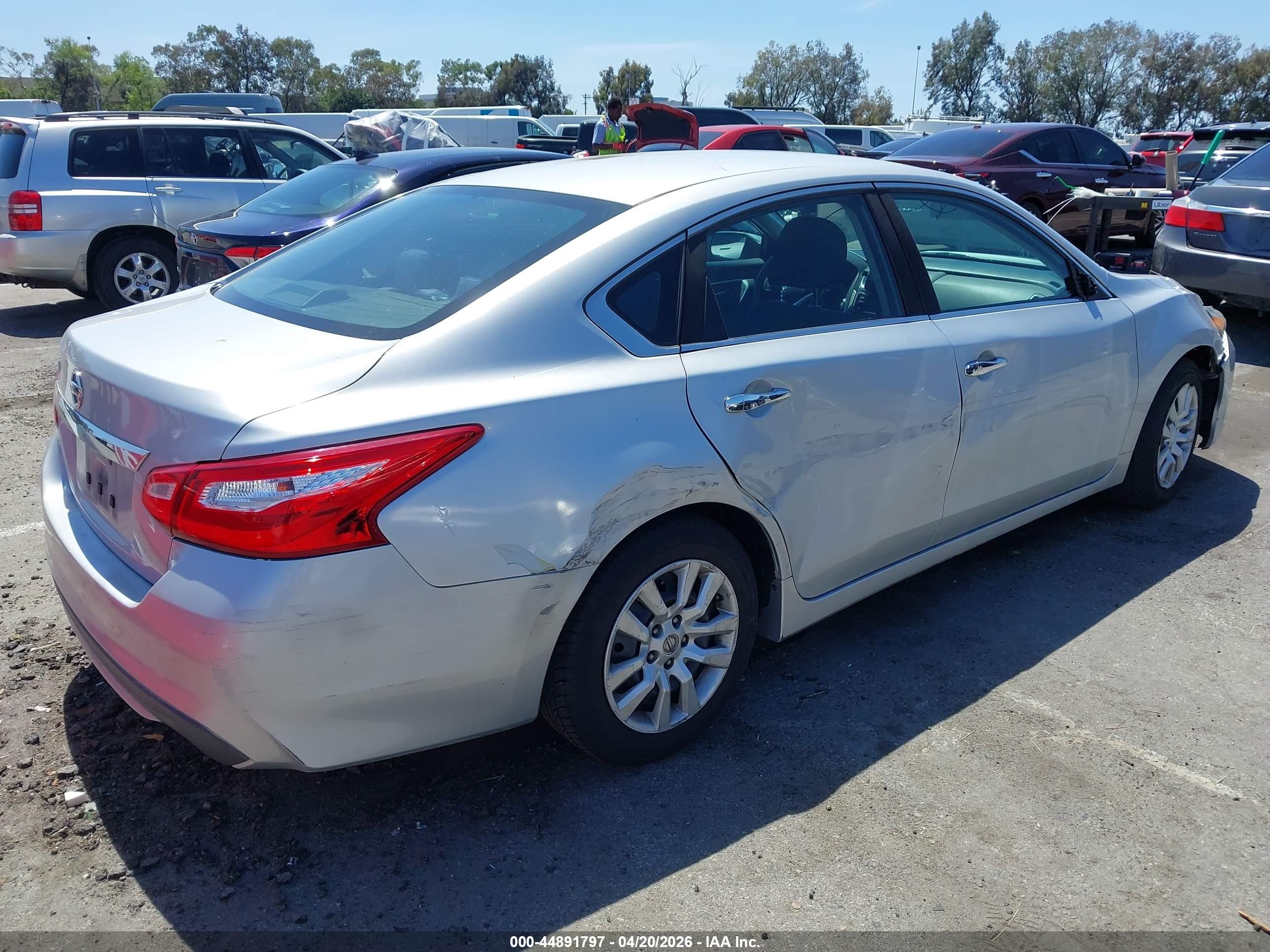 2016 Nissan Altima VIN 1N4AL3AP0GN326926 IAAI salvage auction — Side, Salvage (California), sold $1,950 on 2026-07-05 (photo 4)