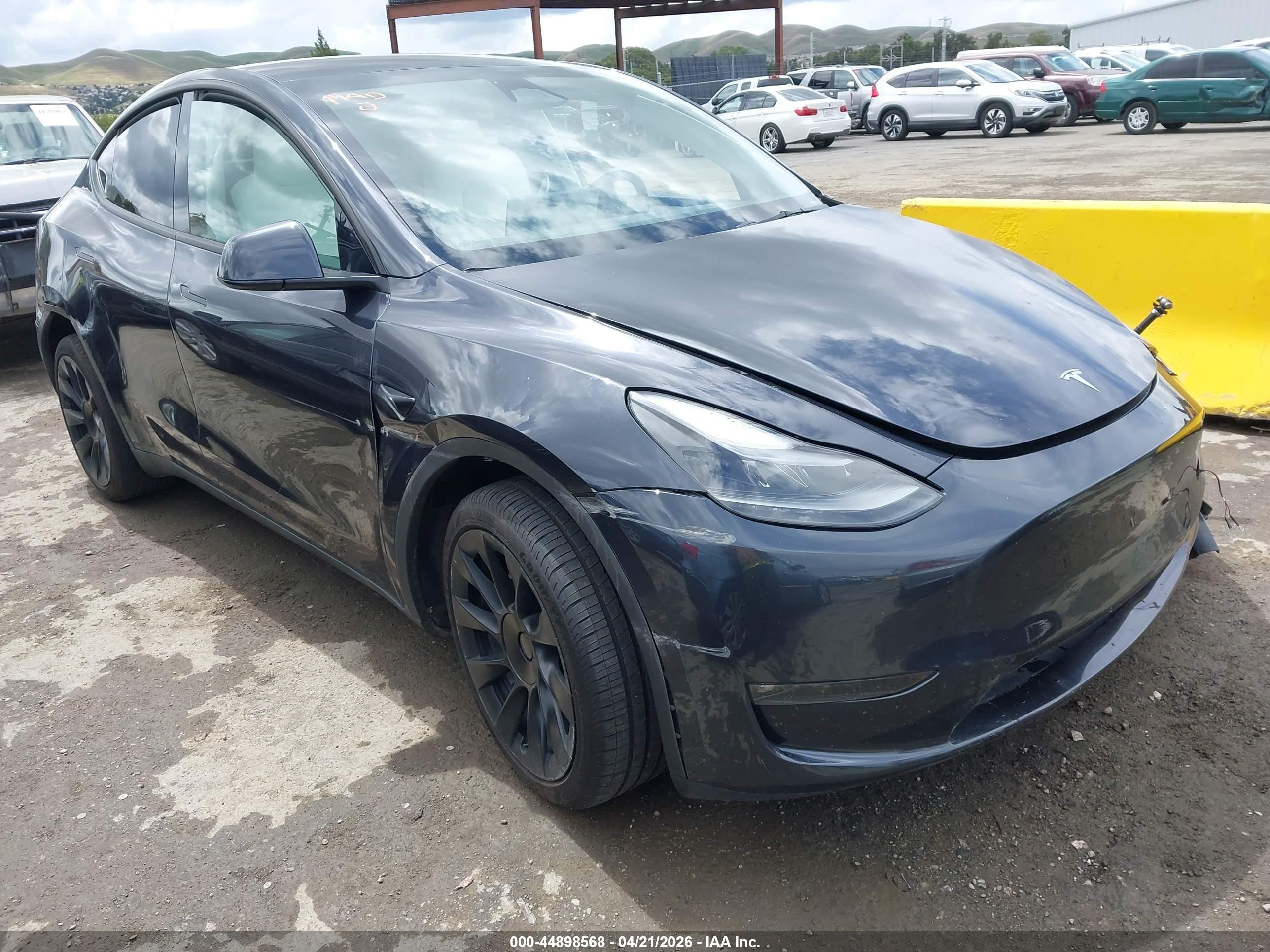 2024 Tesla Model Y VIN 7SAYGDEE4RF073772 IAAI salvage auction — Unknown, Salvage (California), sold $8,900 on 2026-07-09 (photo 1)