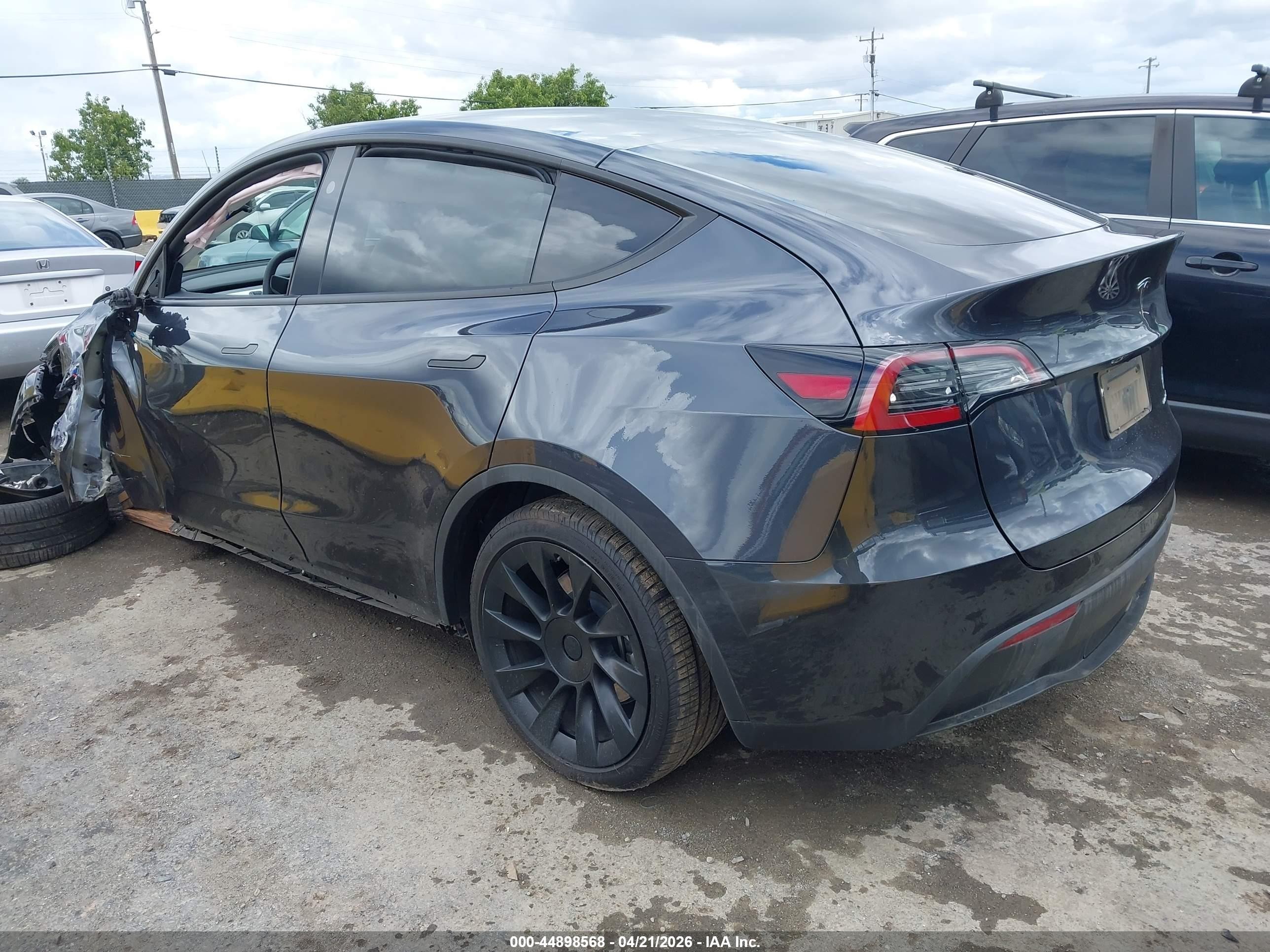 2024 Tesla Model Y VIN 7SAYGDEE4RF073772 IAAI salvage auction — Unknown, Salvage (California), sold $8,900 on 2026-07-09 (photo 3)