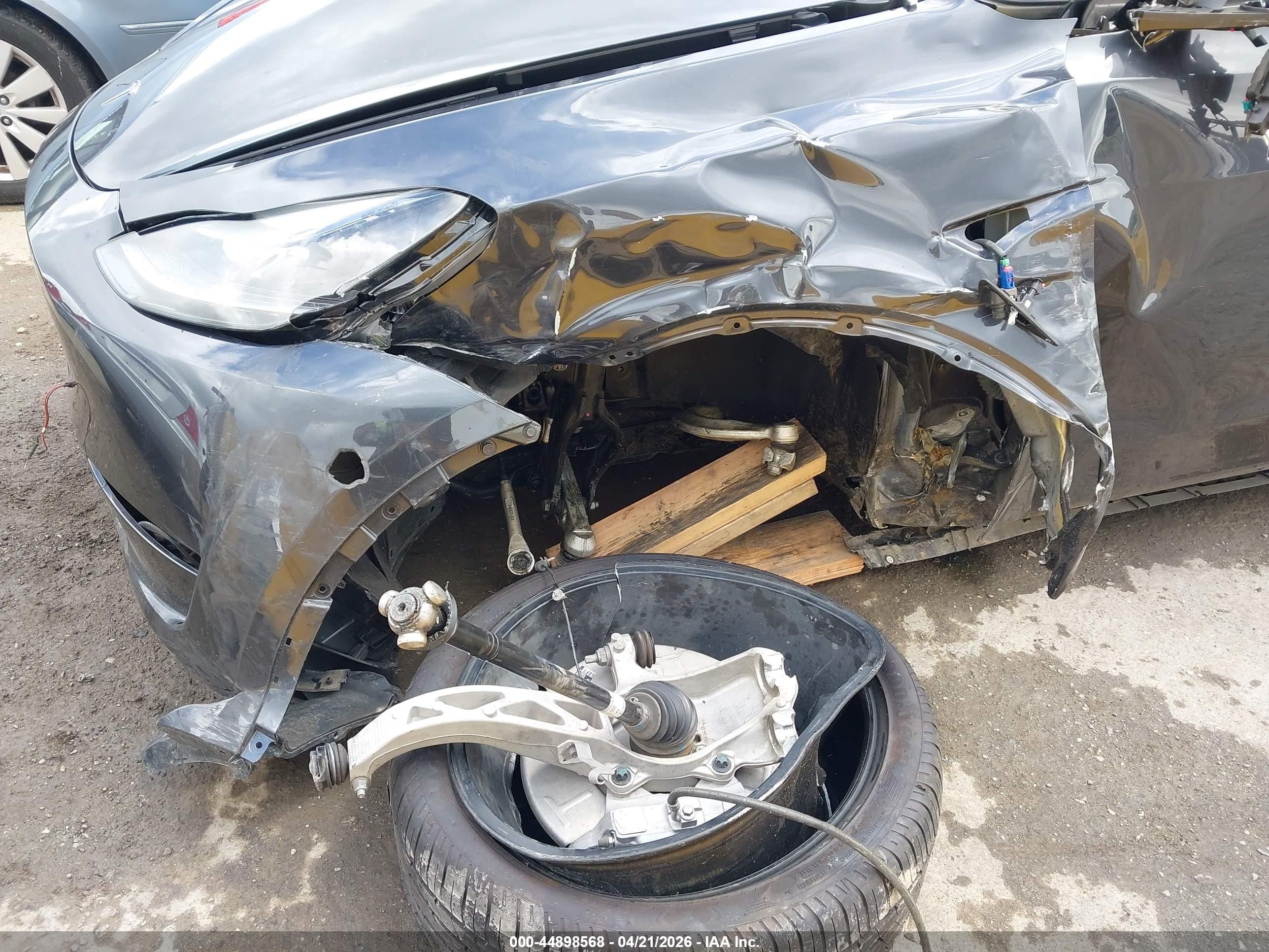 2024 Tesla Model Y VIN 7SAYGDEE4RF073772 IAAI salvage auction — Unknown, Salvage (California), sold $8,900 on 2026-07-09 (photo 6)