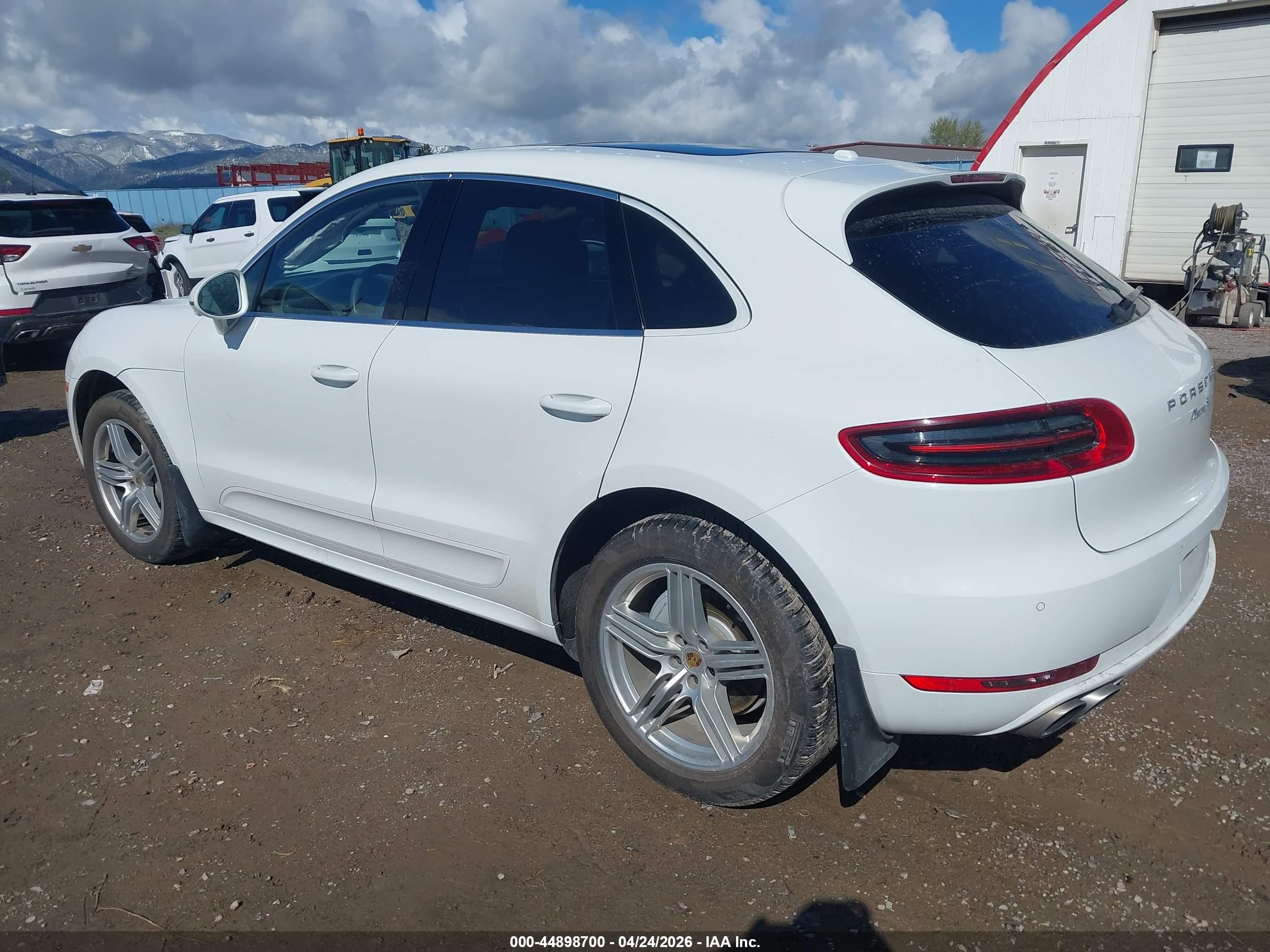 2018 Porsche Macan VIN WP1AB2A52JLB32938 IAAI salvage auction — Unknown, Salvage (Montana), sold $2,150 on 2026-07-01 (photo 3)