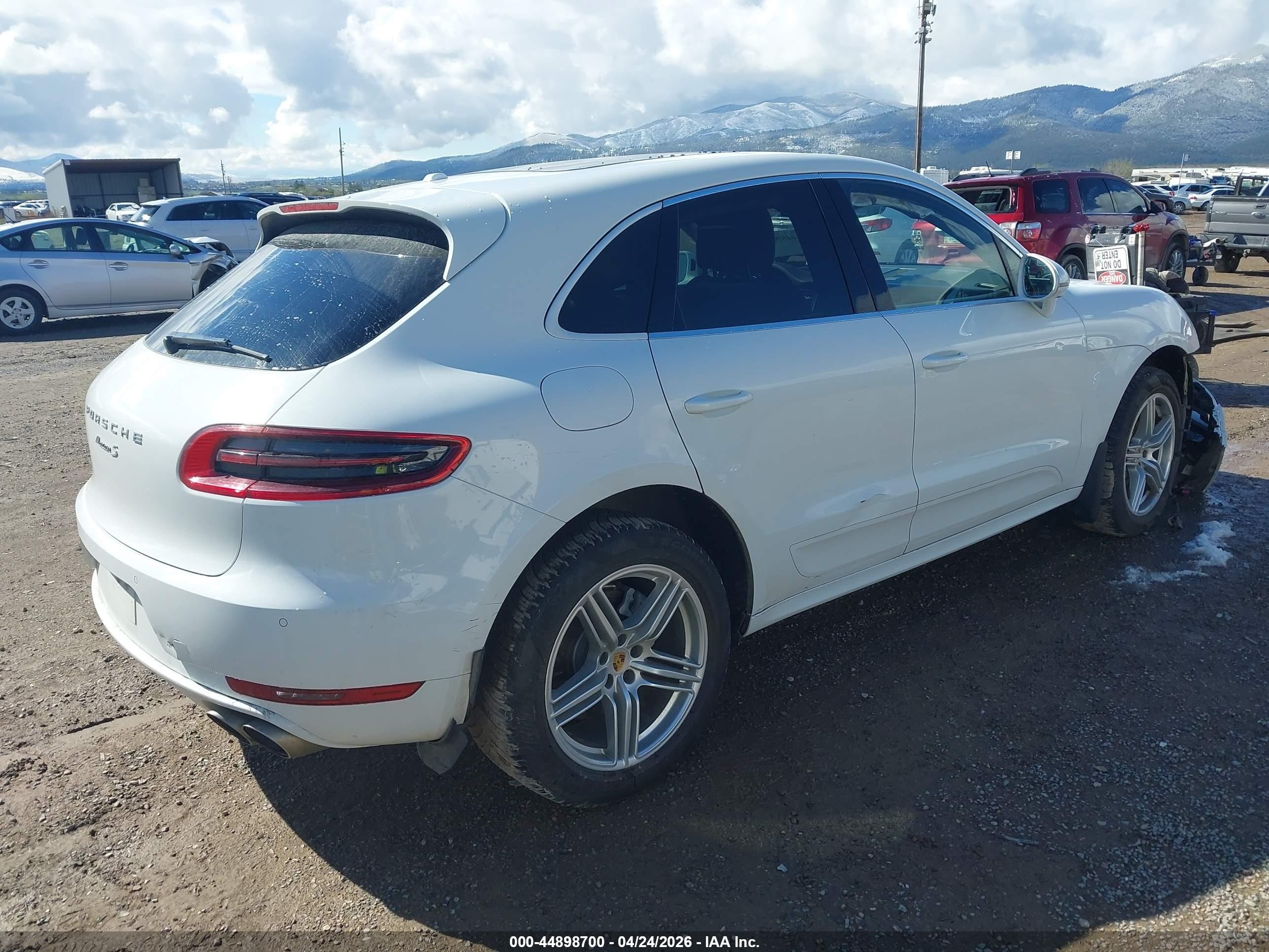 2018 Porsche Macan VIN WP1AB2A52JLB32938 IAAI salvage auction — Unknown, Salvage (Montana), sold $2,150 on 2026-07-01 (photo 4)