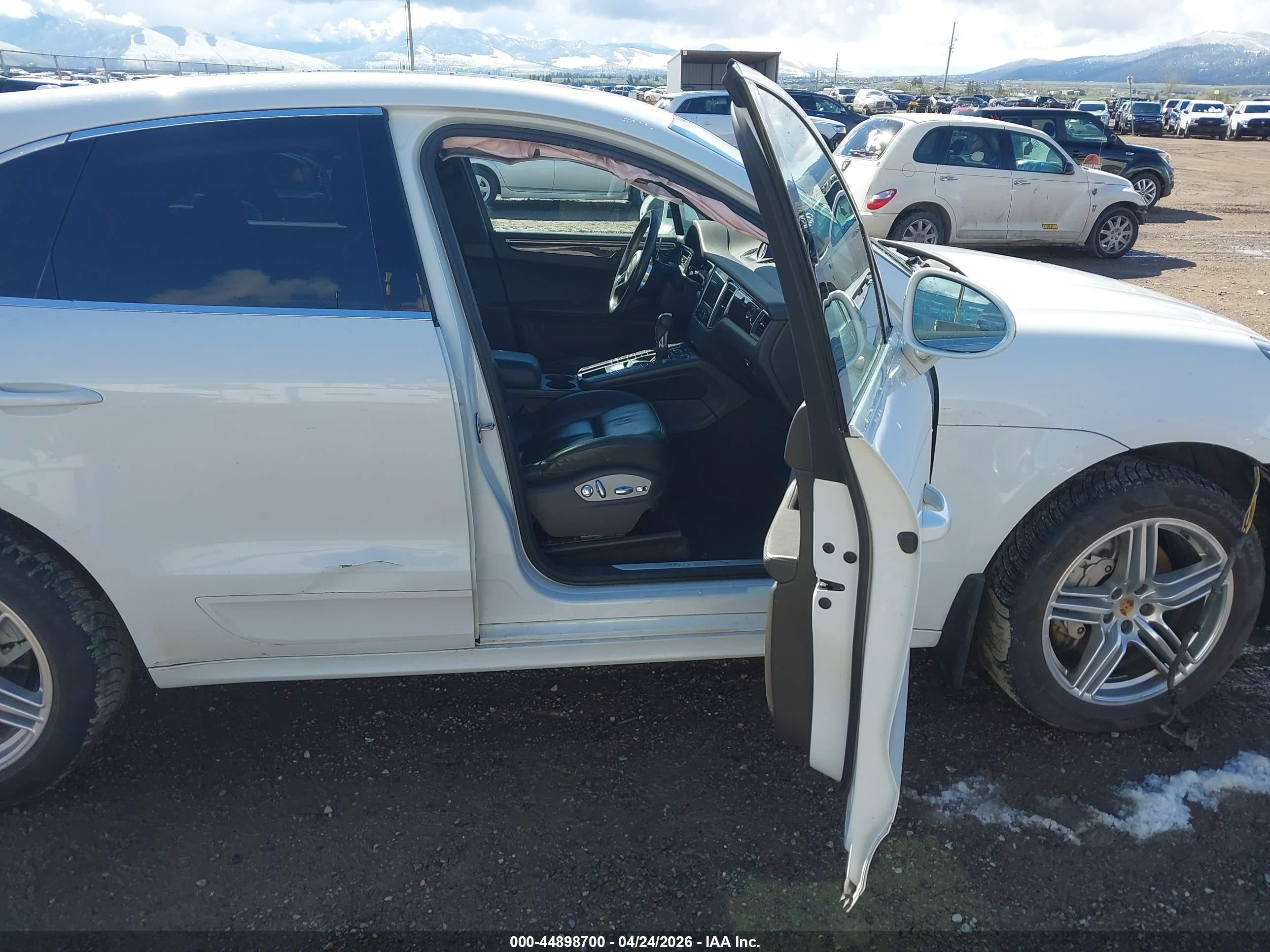 2018 Porsche Macan VIN WP1AB2A52JLB32938 IAAI salvage auction — Unknown, Salvage (Montana), sold $2,150 on 2026-07-01 (photo 5)