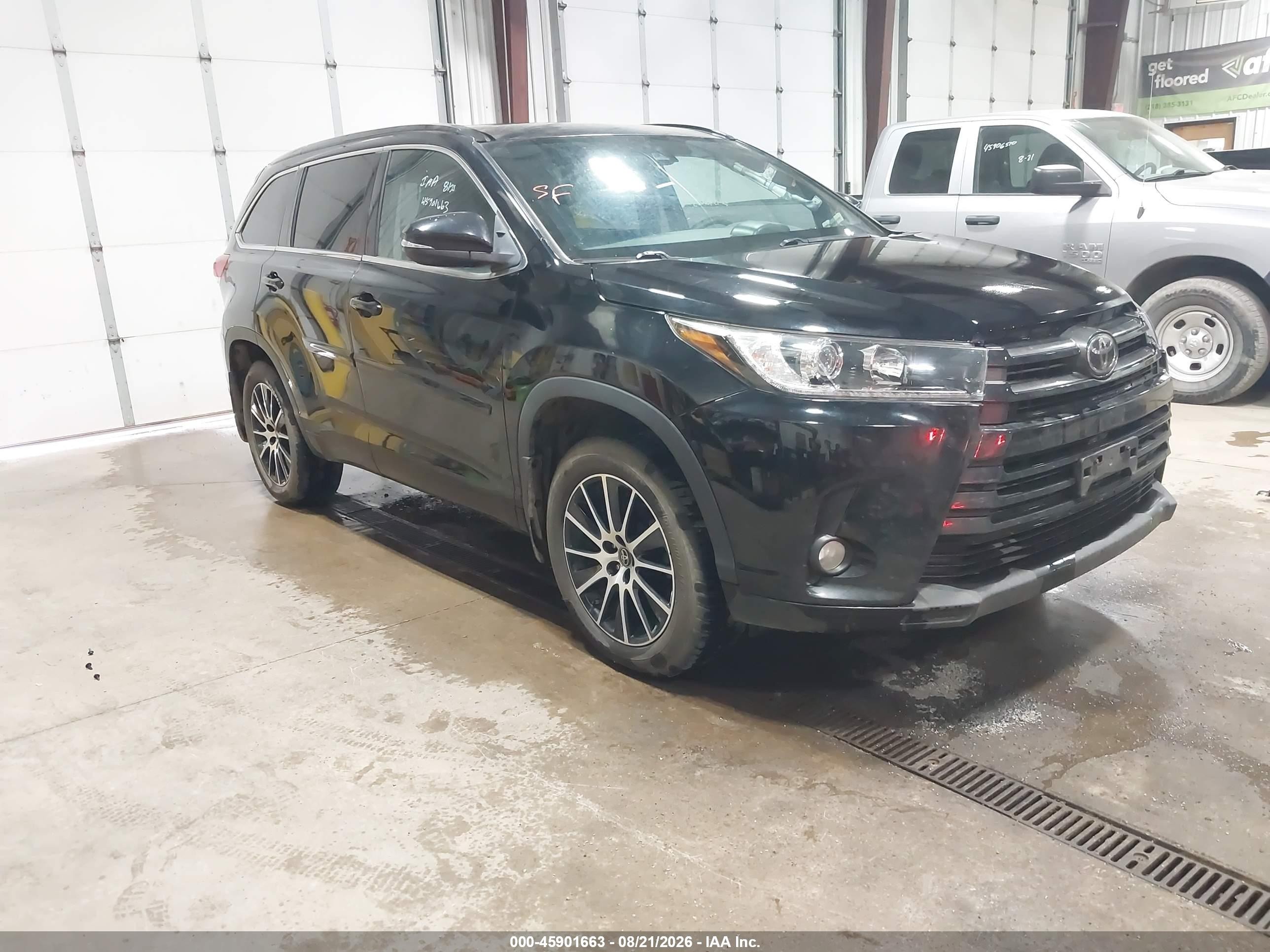 2017 Toyota Highlander VIN 5TDJZRFH6HS451664 — IAAI salvage auction photo