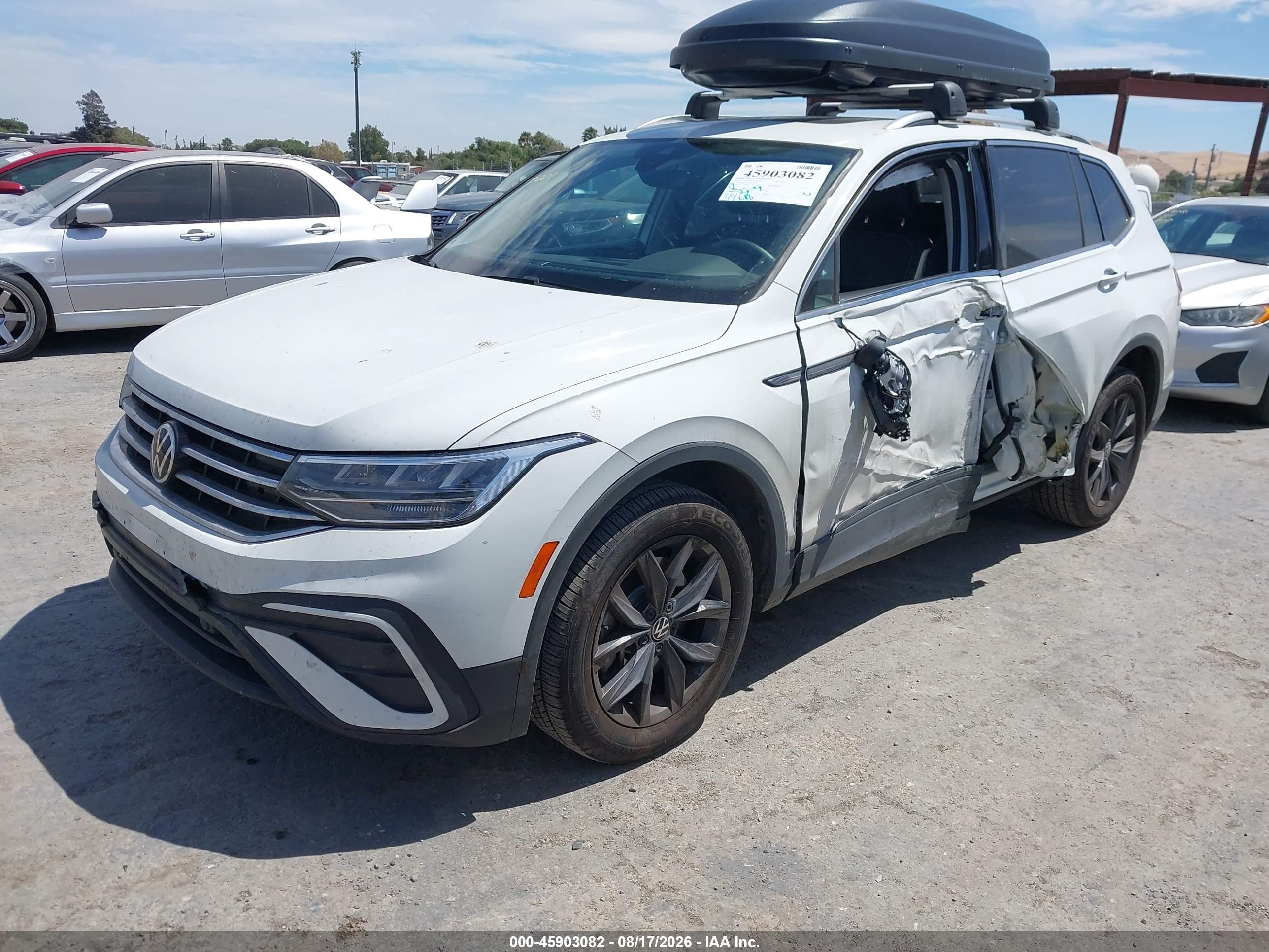 2022 Volkswagen Tiguan VIN 3VV2B7AX9NM053549 IAAI salvage auction — Side, Salvage (California), sold $6,900 on 2026-09-14 (photo 2)