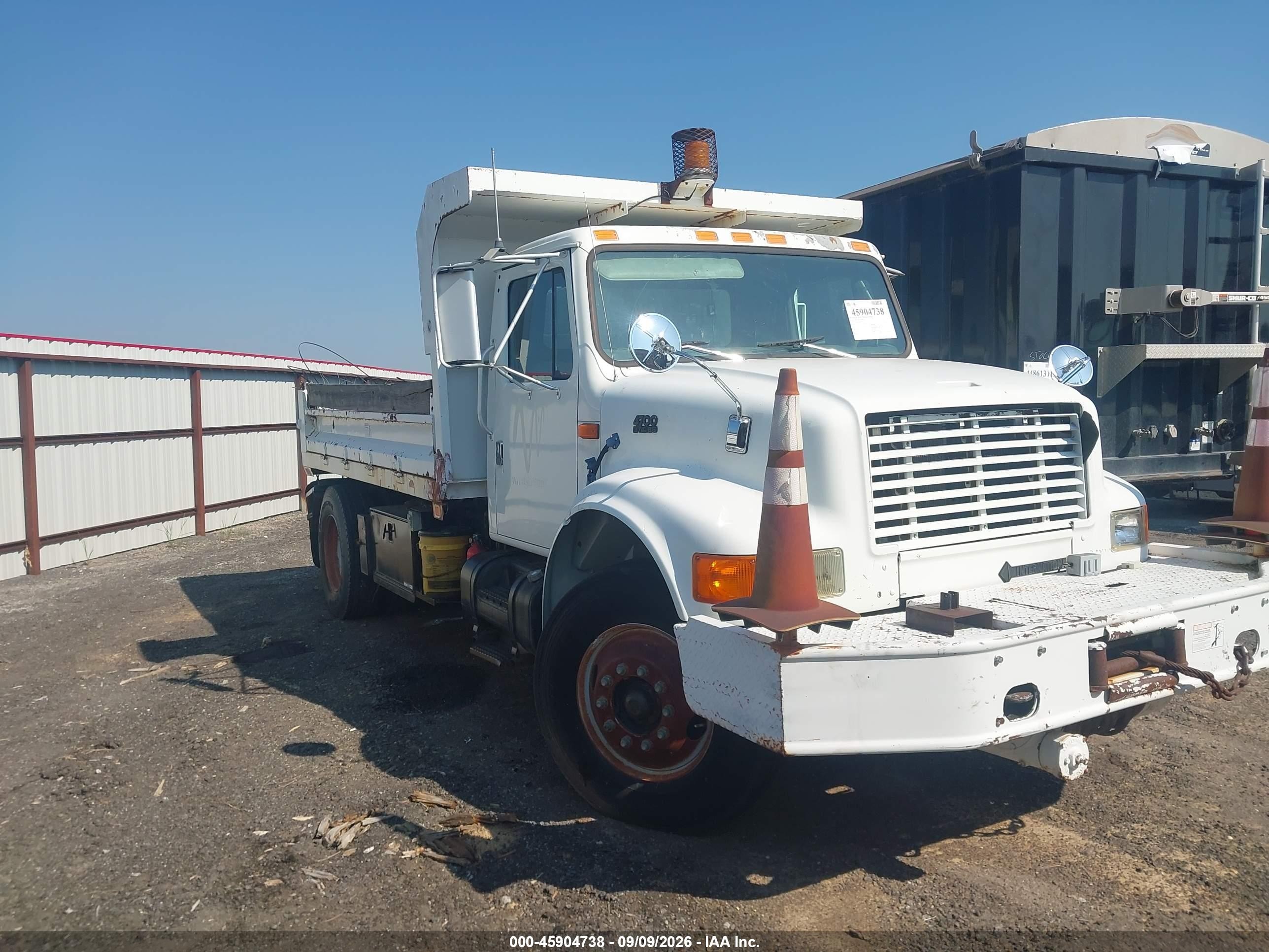 1995 International 4000-Series VIN 1HTSCAAN4SH657357 — IAAI salvage auction photo