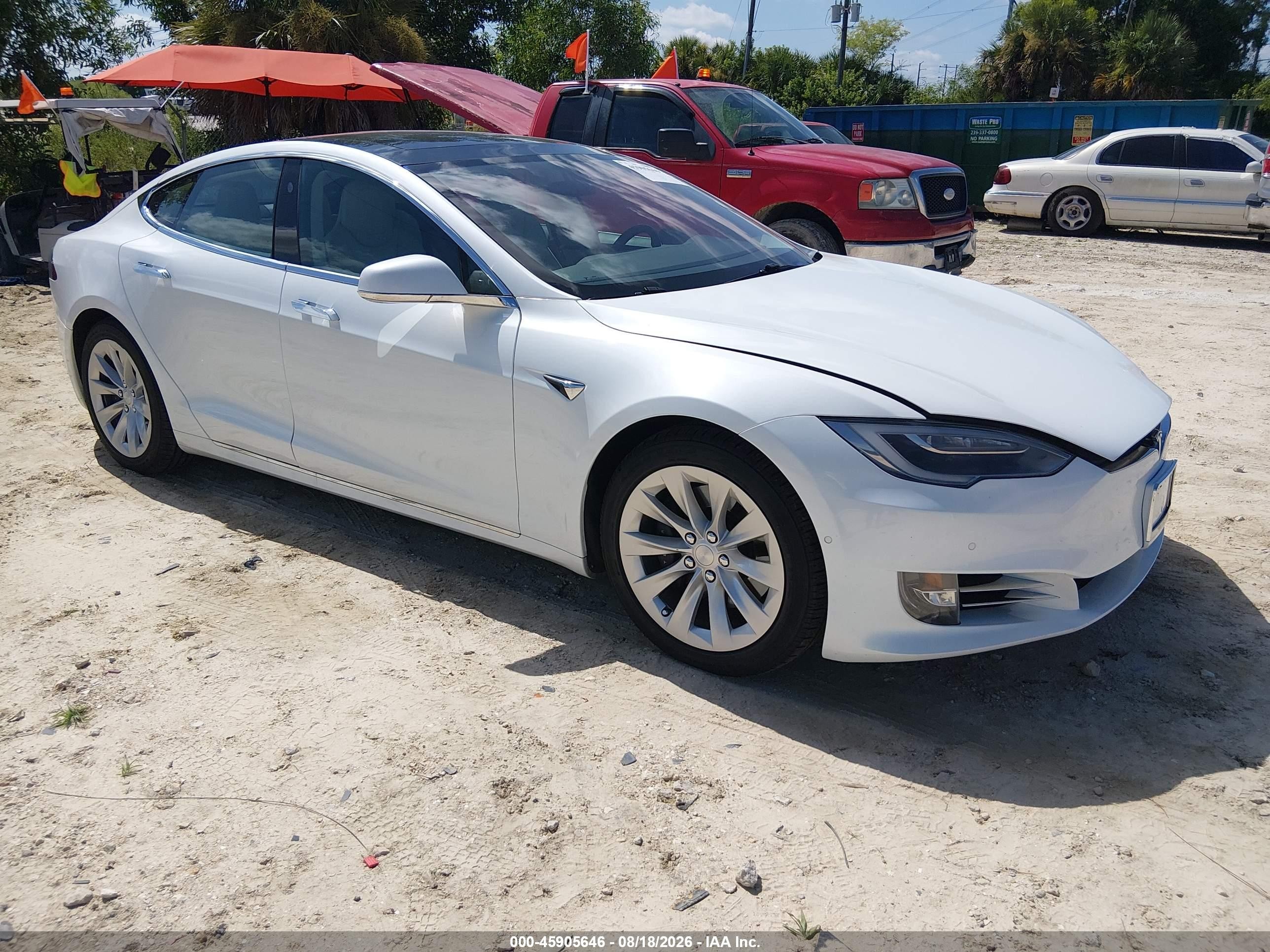 2018 Tesla Model S VIN 5YJSA1E24JF264363 — IAAI salvage auction photo