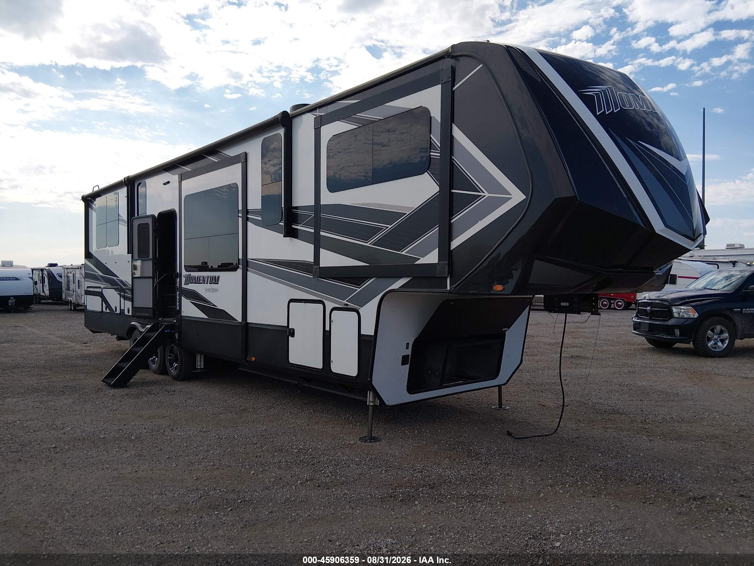 2021 Grand Design Momentum VIN 573FM4534M1118389 — IAAI salvage auction photo