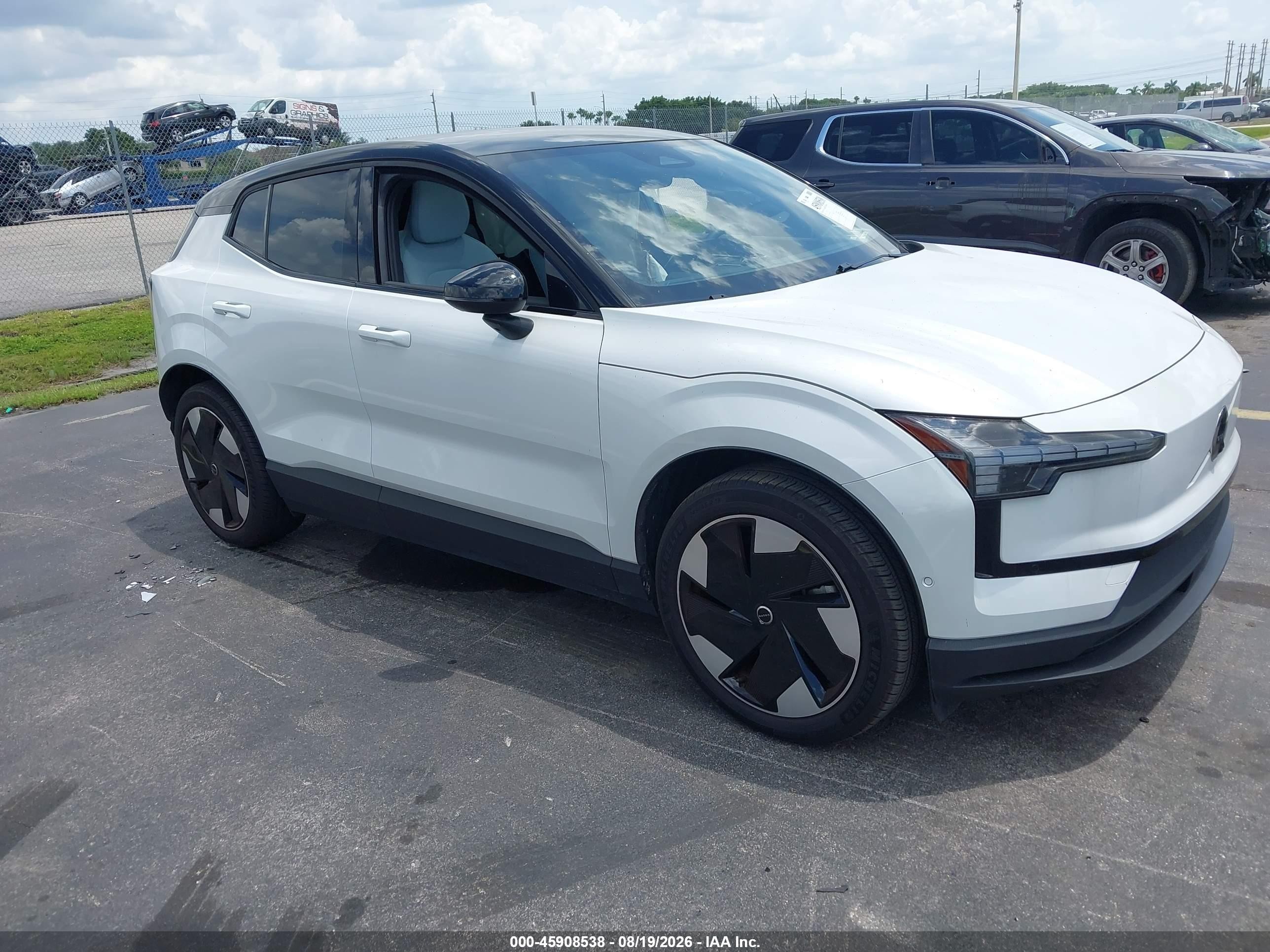 2025 Volvo EX30 VIN YV4EK3ZL6SS148382 — IAAI salvage auction photo