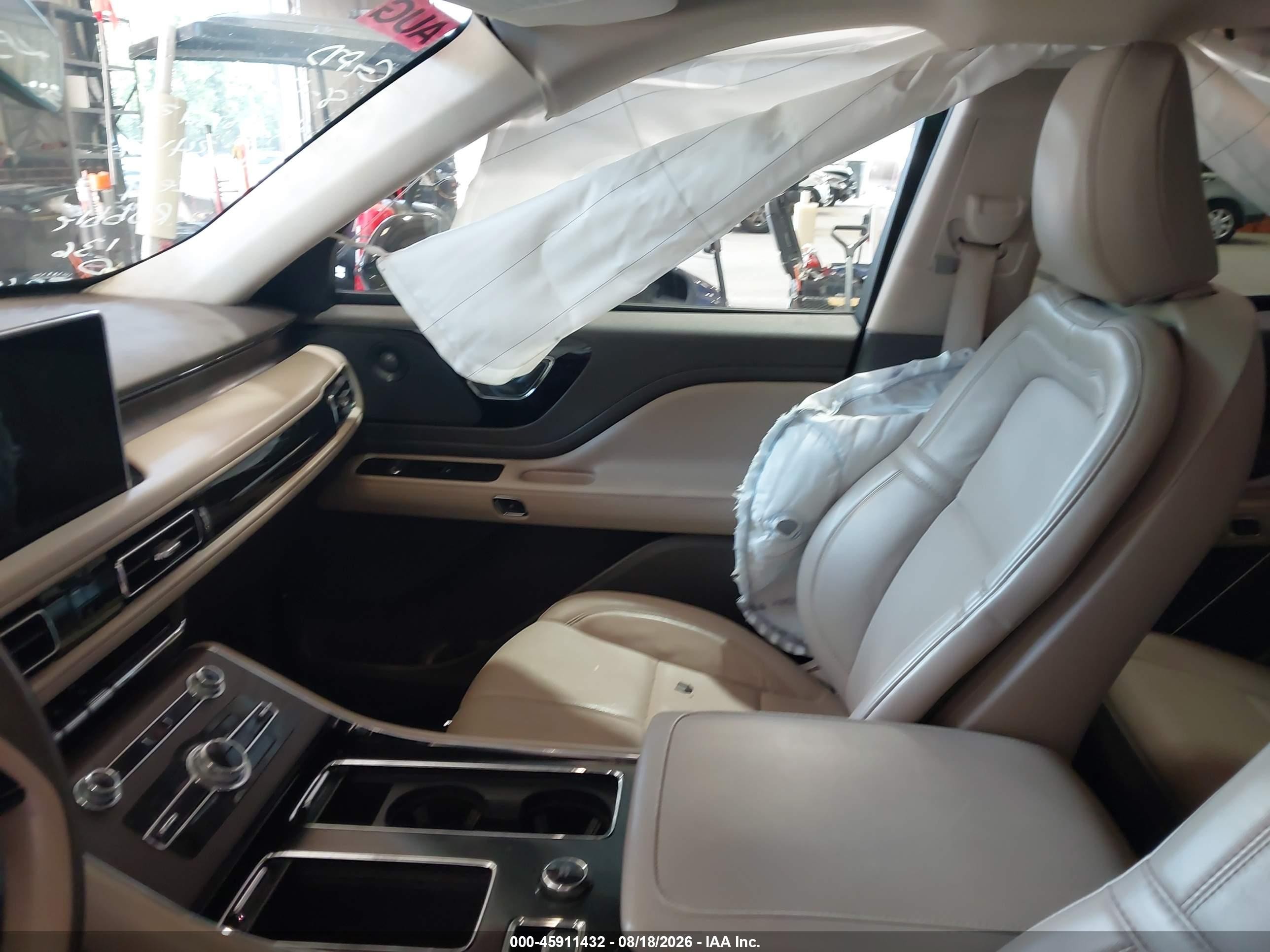 2021 Lincoln Aviator VIN 5LM5J7XC8MGL03447 IAAI salvage auction — Side, Salvage (North Carolina), sold $9,150 on 2026-09-17 (photo 5)