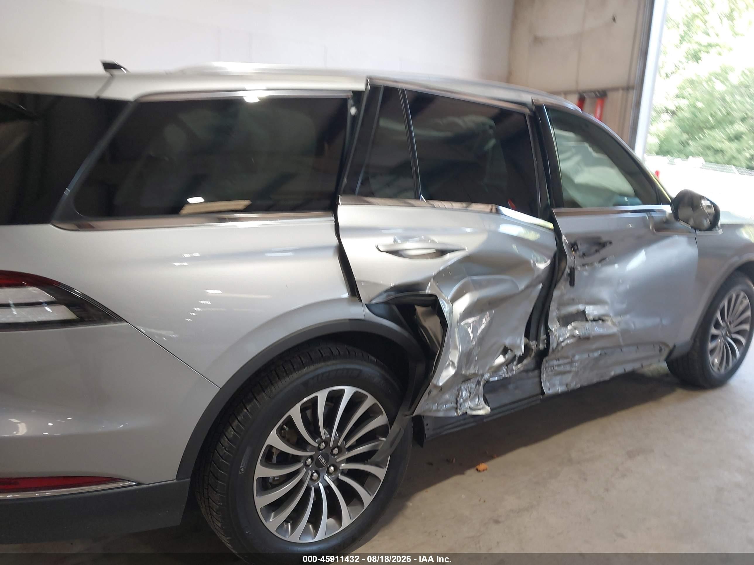 2021 Lincoln Aviator VIN 5LM5J7XC8MGL03447 IAAI salvage auction — Side, Salvage (North Carolina), sold $9,150 on 2026-09-17 (photo 6)