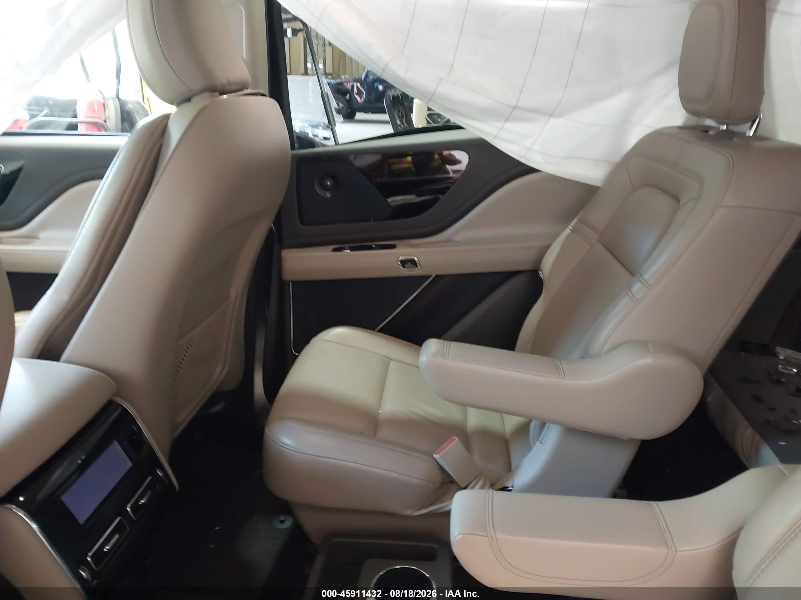 2021 Lincoln Aviator VIN 5LM5J7XC8MGL03447 IAAI salvage auction — Side, Salvage (North Carolina), sold $9,150 on 2026-09-17 (photo 8)