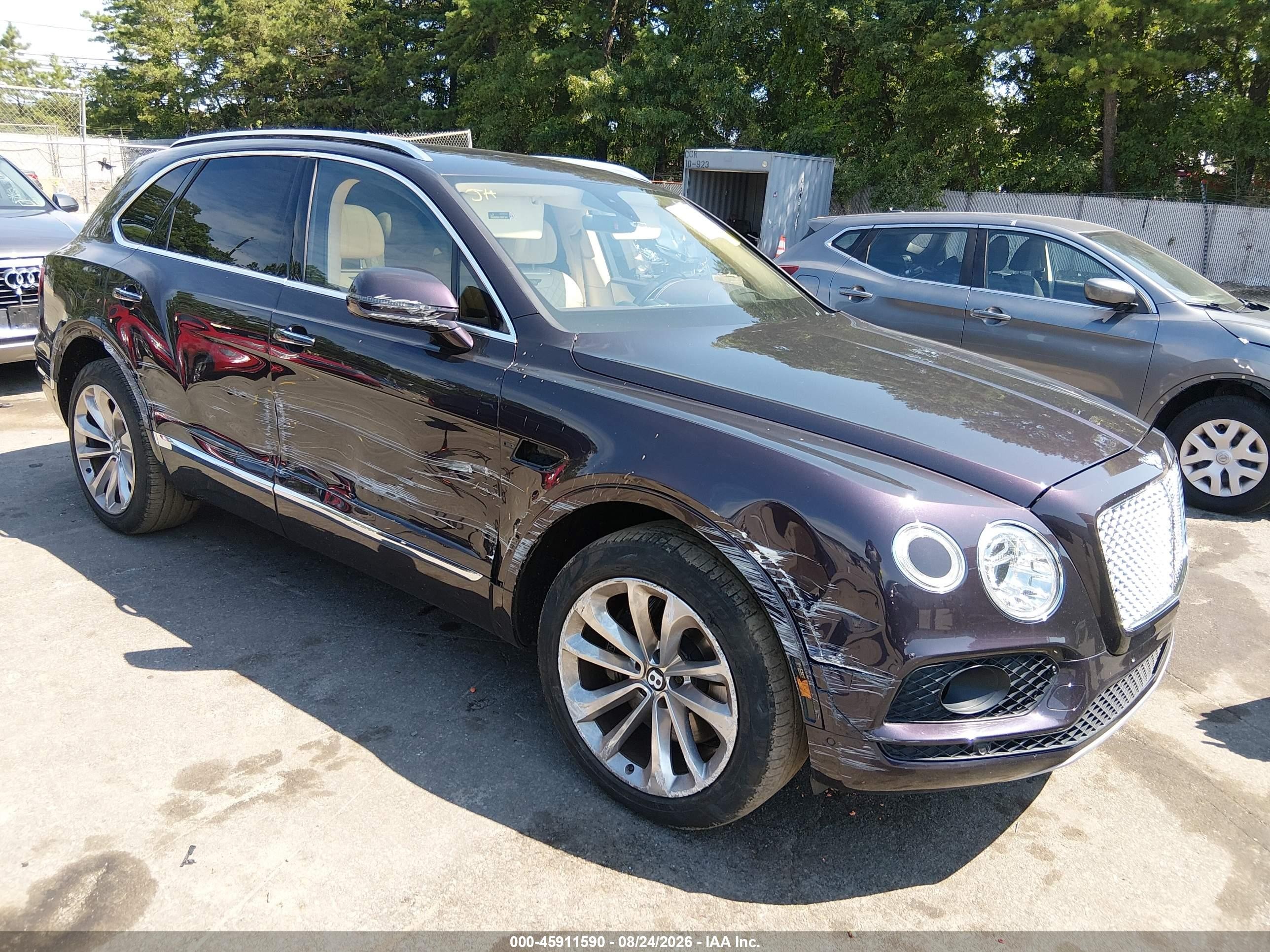 2017 Bentley Bentayga VIN SJAAC2ZV9HC015209 — IAAI salvage auction photo
