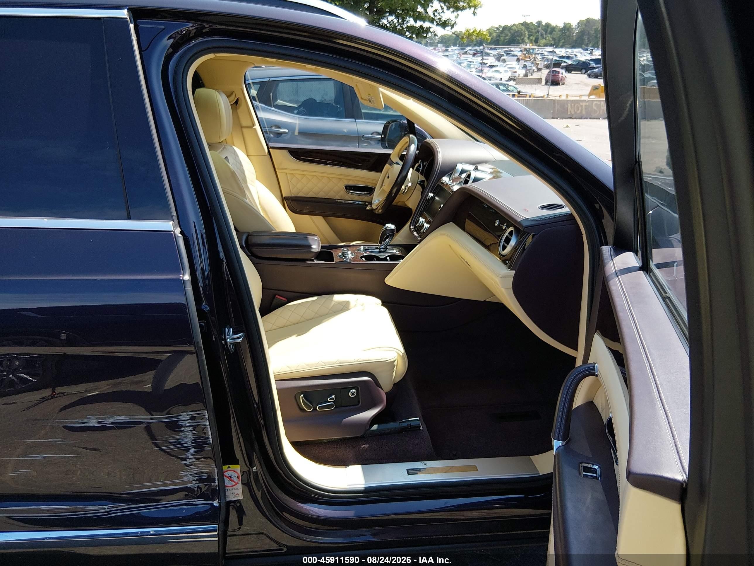 2017 Bentley Bentayga VIN SJAAC2ZV9HC015209 IAAI salvage auction — Side, Salvage (Virginia), sold $21,500 on 2026-08-30 (photo 5)