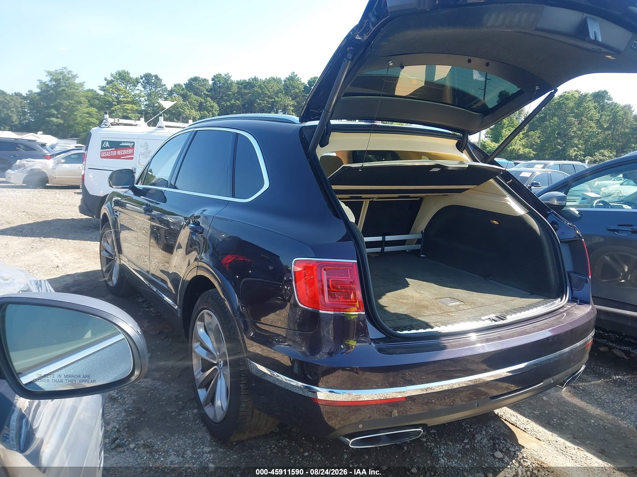 2017 Bentley Bentayga VIN SJAAC2ZV9HC015209 IAAI salvage auction — Side, Salvage (Virginia), sold $21,500 on 2026-08-30 (photo 3)