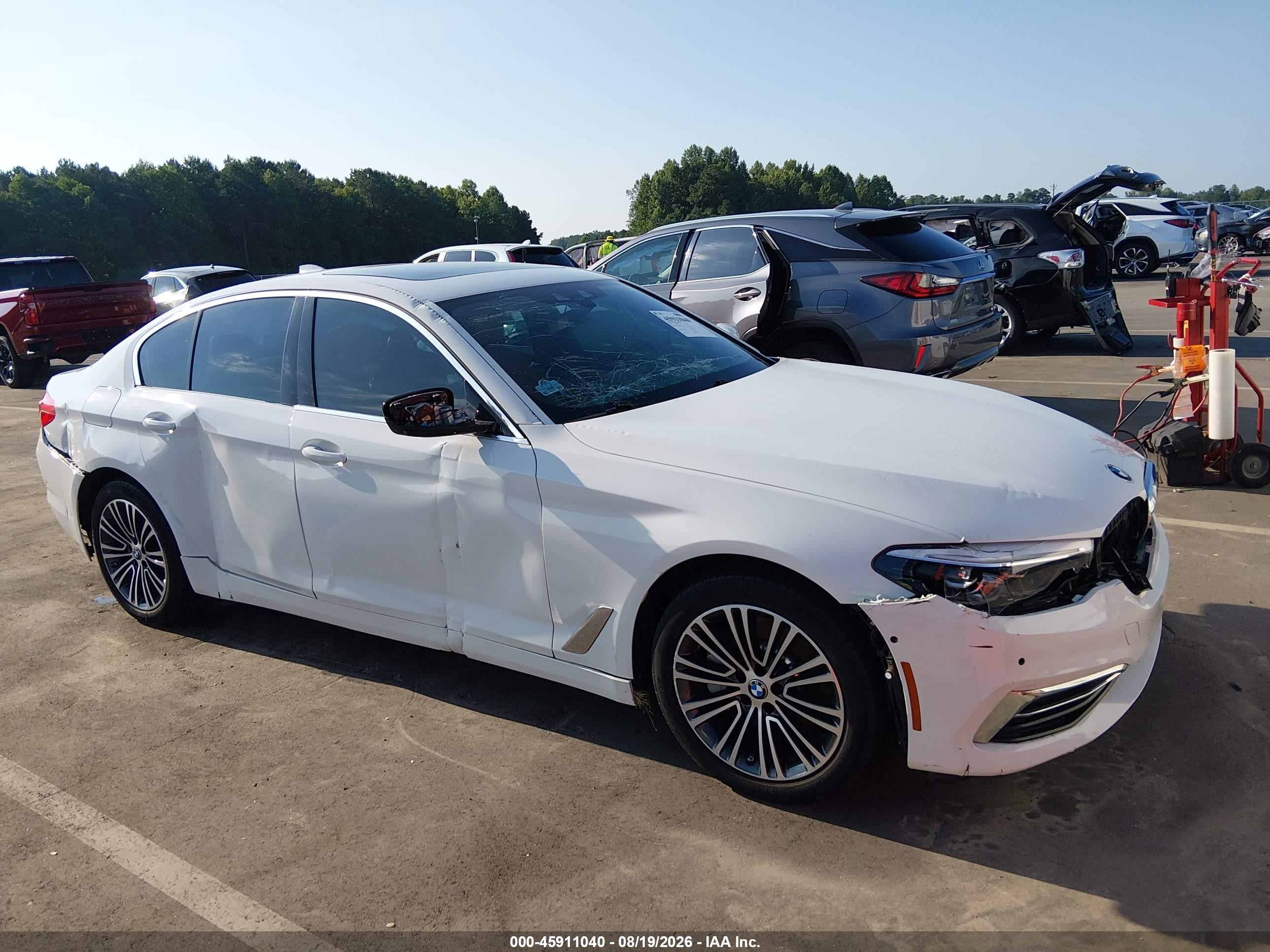 2020 BMW 5 Series VIN WBAJR3C07LCD63101 — IAAI salvage auction photo