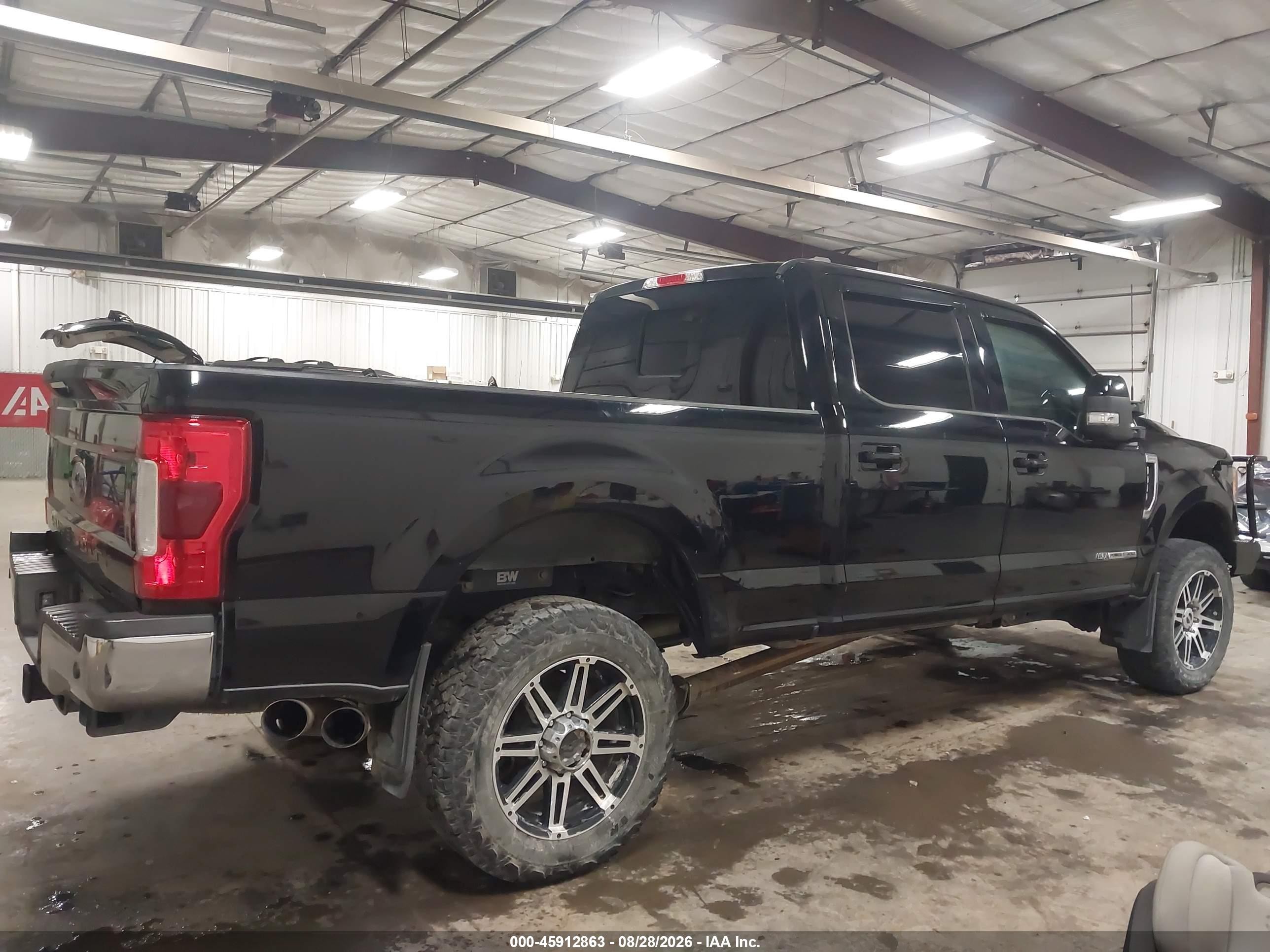 2017 Ford F350 VIN 1FT8W3BT1HEC50064 IAAI salvage auction — Burn Interior, Salvage (Iowa), sold $12,000 on 2026-10-05 (photo 4)