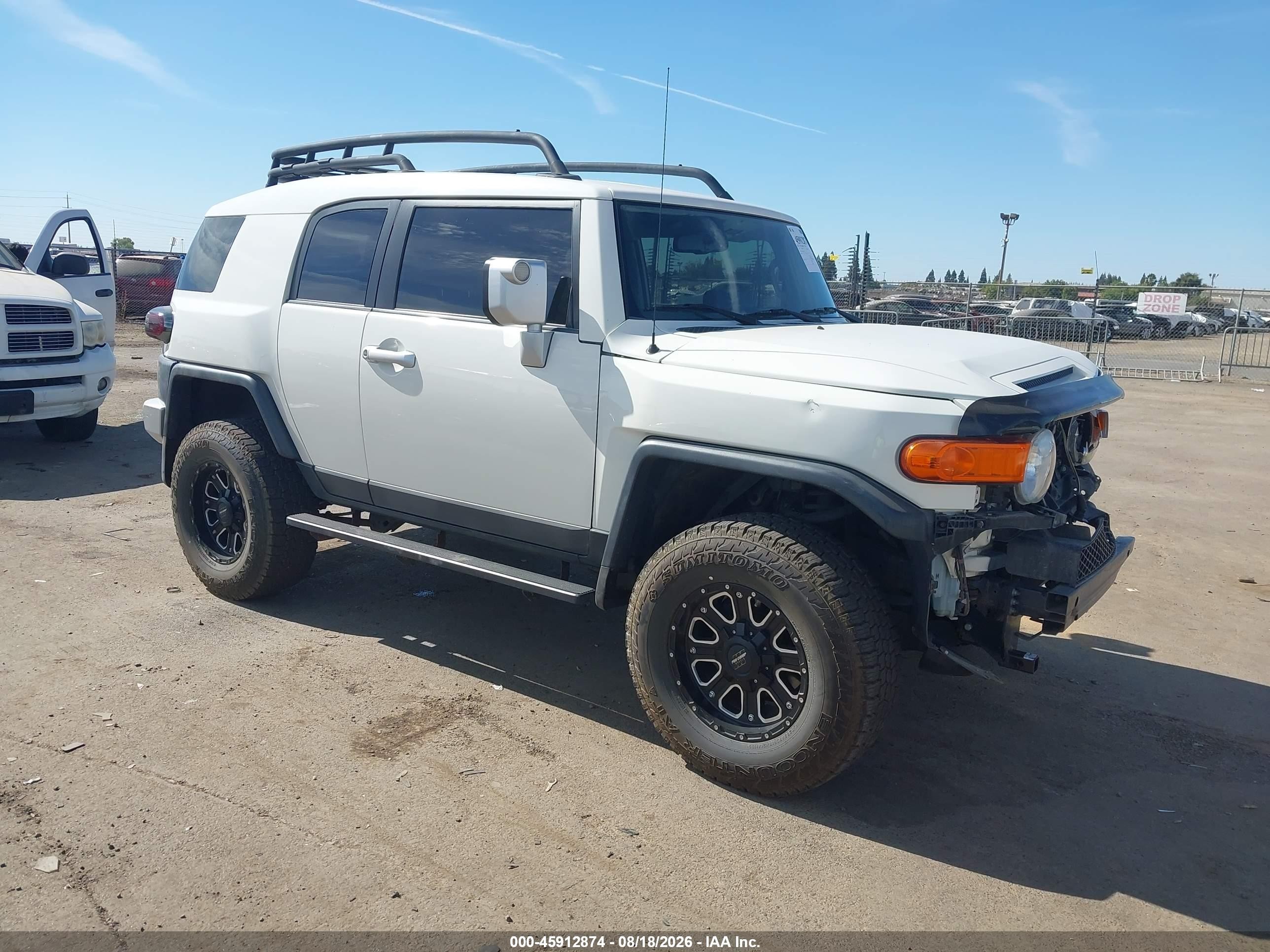 2013 Toyota FJ Cruiser VIN JTEBU4BF0DK158558 — IAAI salvage auction photo