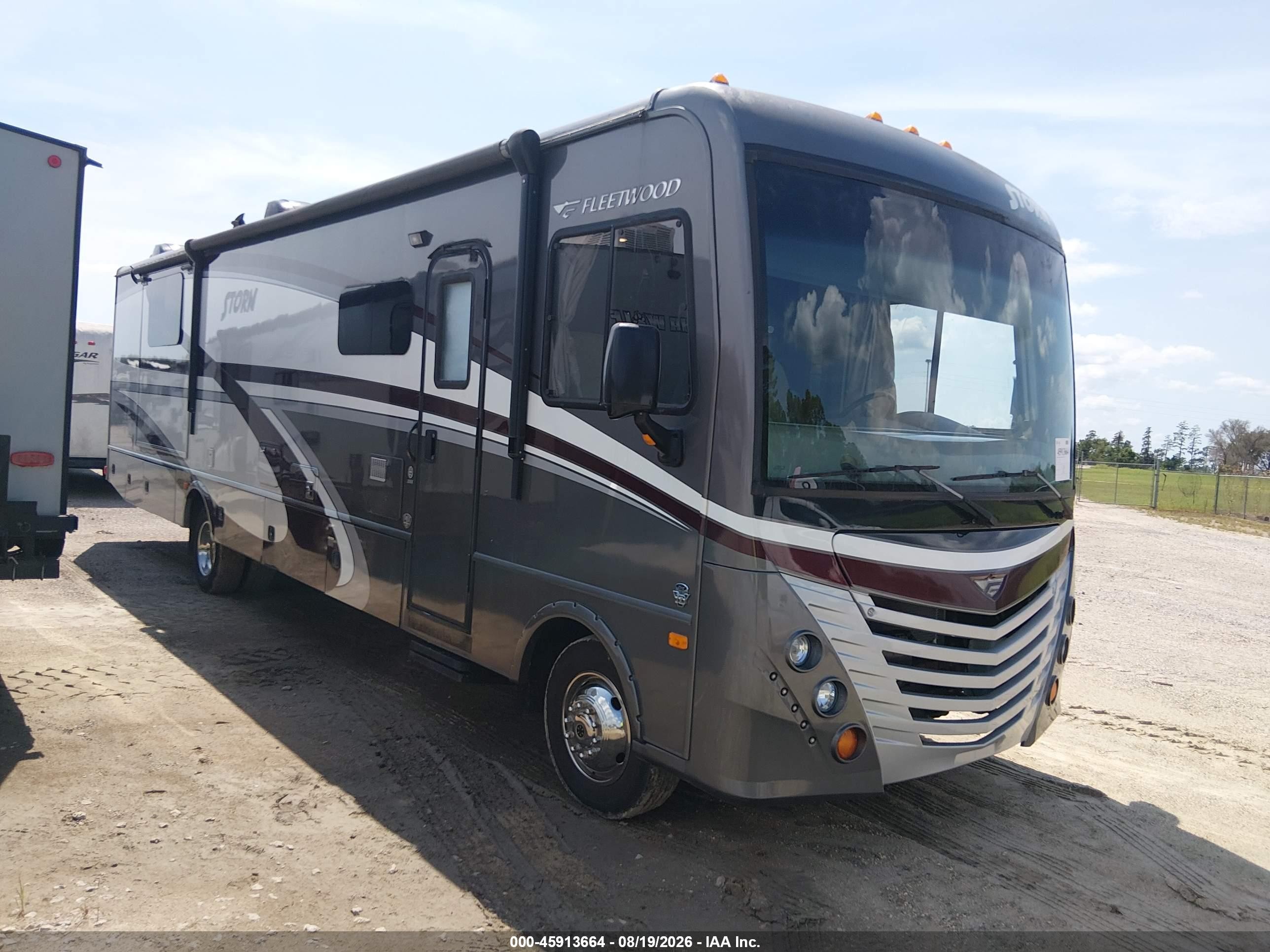 2016 Ford F53 VIN 1F66F5DY5G0A07643 — IAAI salvage auction photo
