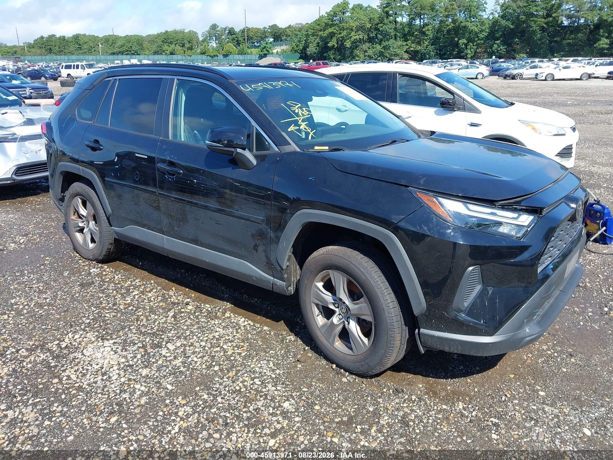 2022 Toyota RAV4 VIN 2T3P1RFV3NC266782 — IAAI salvage auction photo