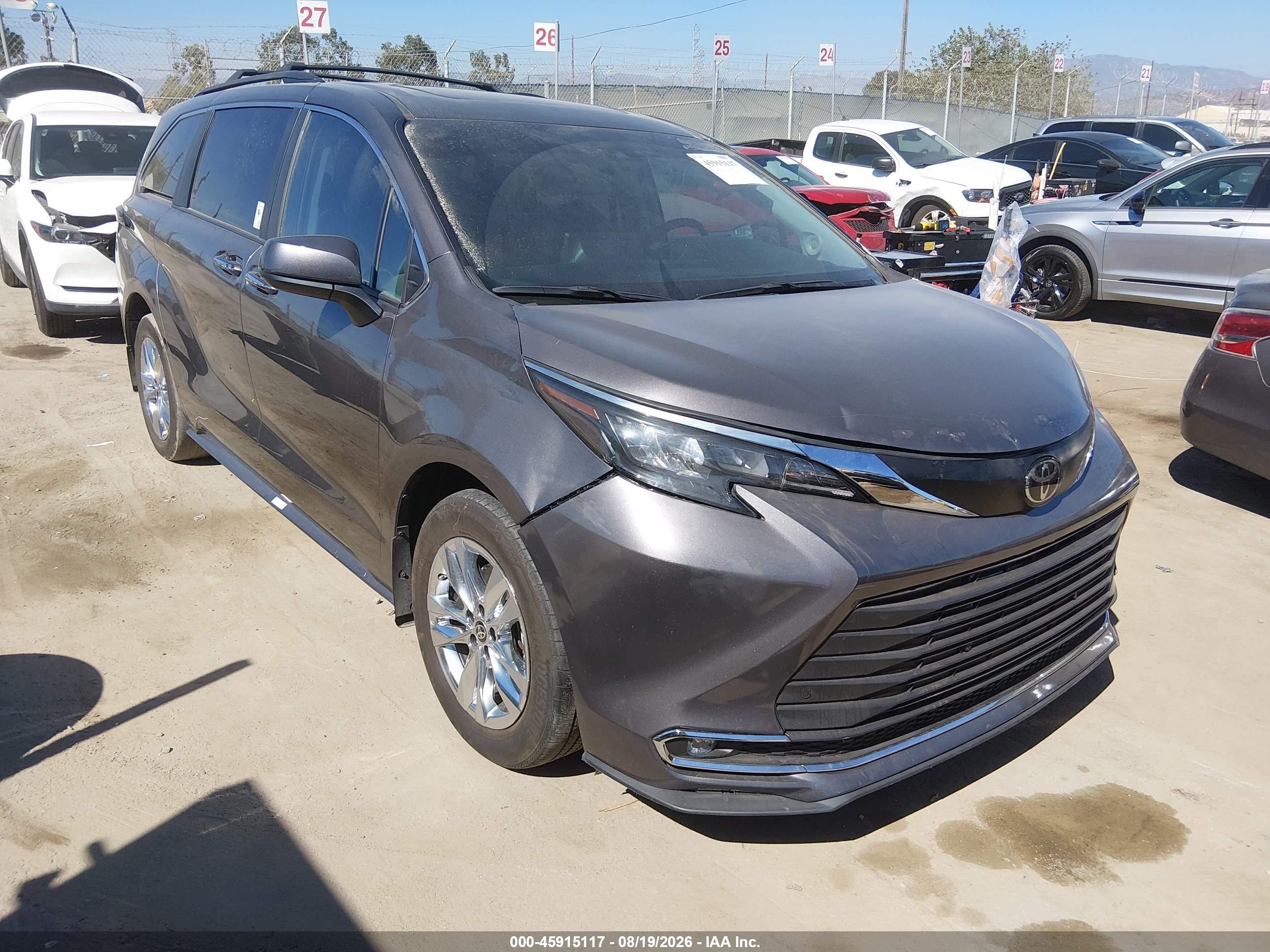 2024 Toyota Sienna VIN 5TDJRKEC8RS186681 — IAAI salvage auction photo