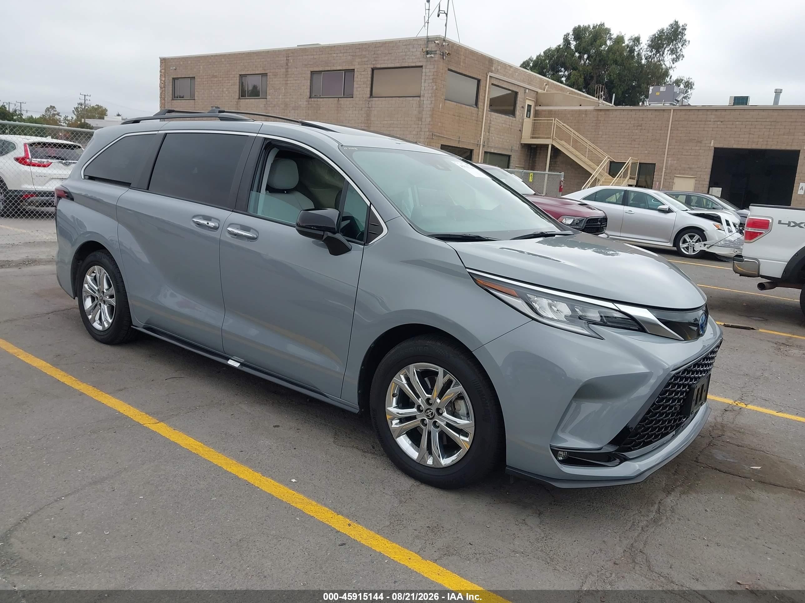 2023 Toyota Sienna VIN 5TDXSKFC3PS077846 — IAAI salvage auction photo
