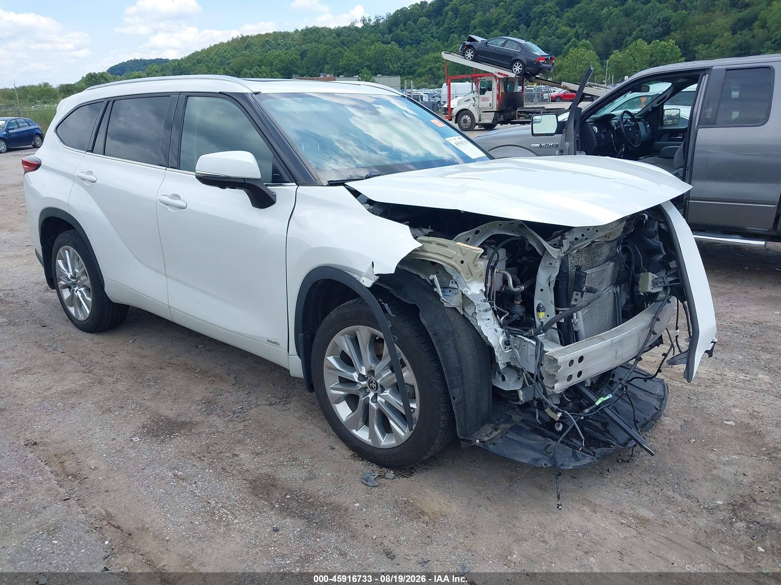 2023 Toyota Highlander Hybrid VIN 5TDXBRCH6PS109682 — IAAI salvage auction photo