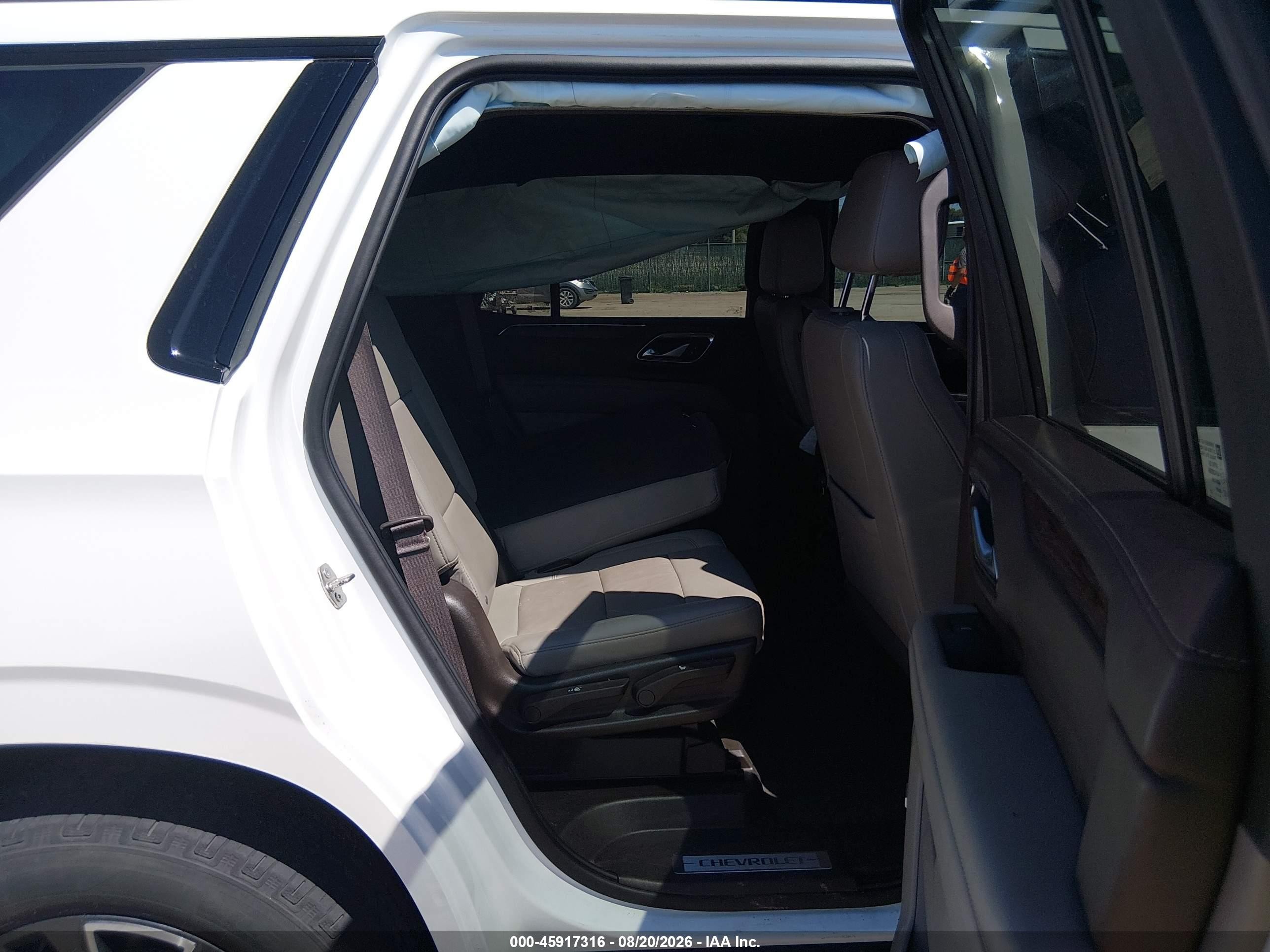 2022 Chevrolet Tahoe VIN 1GNSKPKD4NR246975 IAAI salvage auction — Side, Salvage (Kansas), sold $16,100 on 2026-09-07 (photo 8)